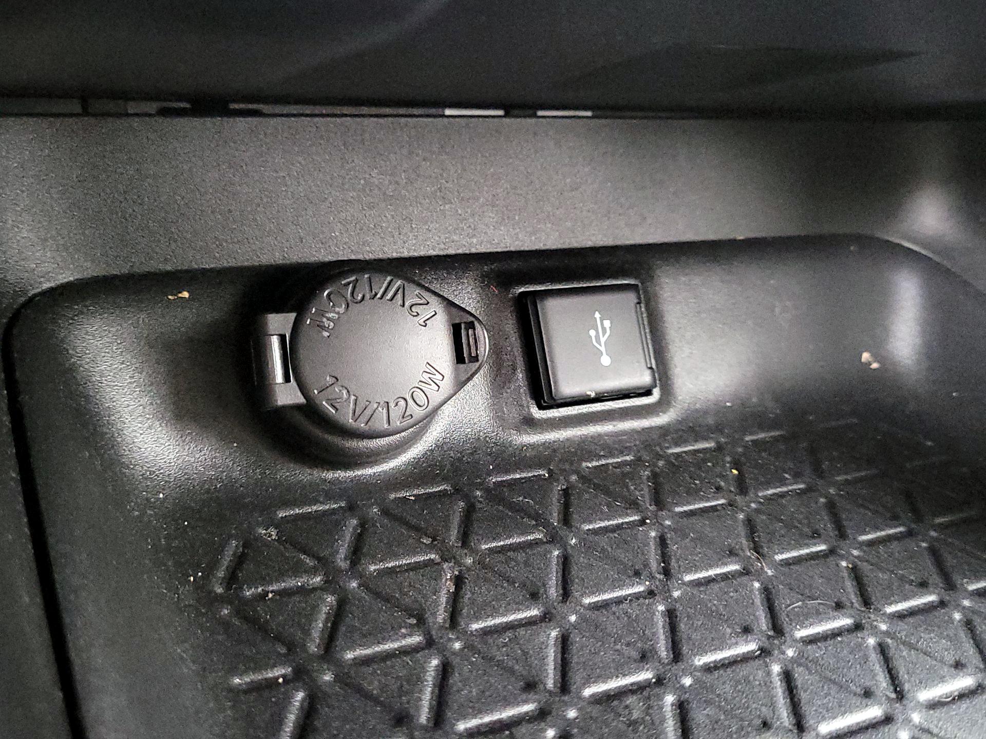 Thumbnail: 2022 Toyota RAV4 - 18