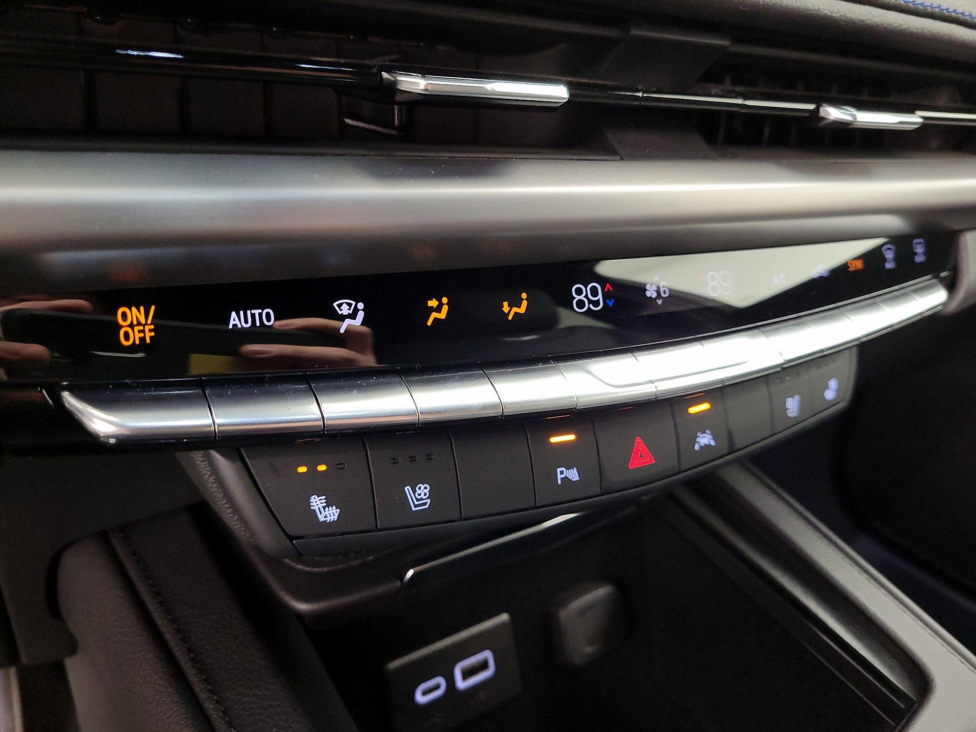 Thumbnail: 2024 Cadillac XT4 - 17