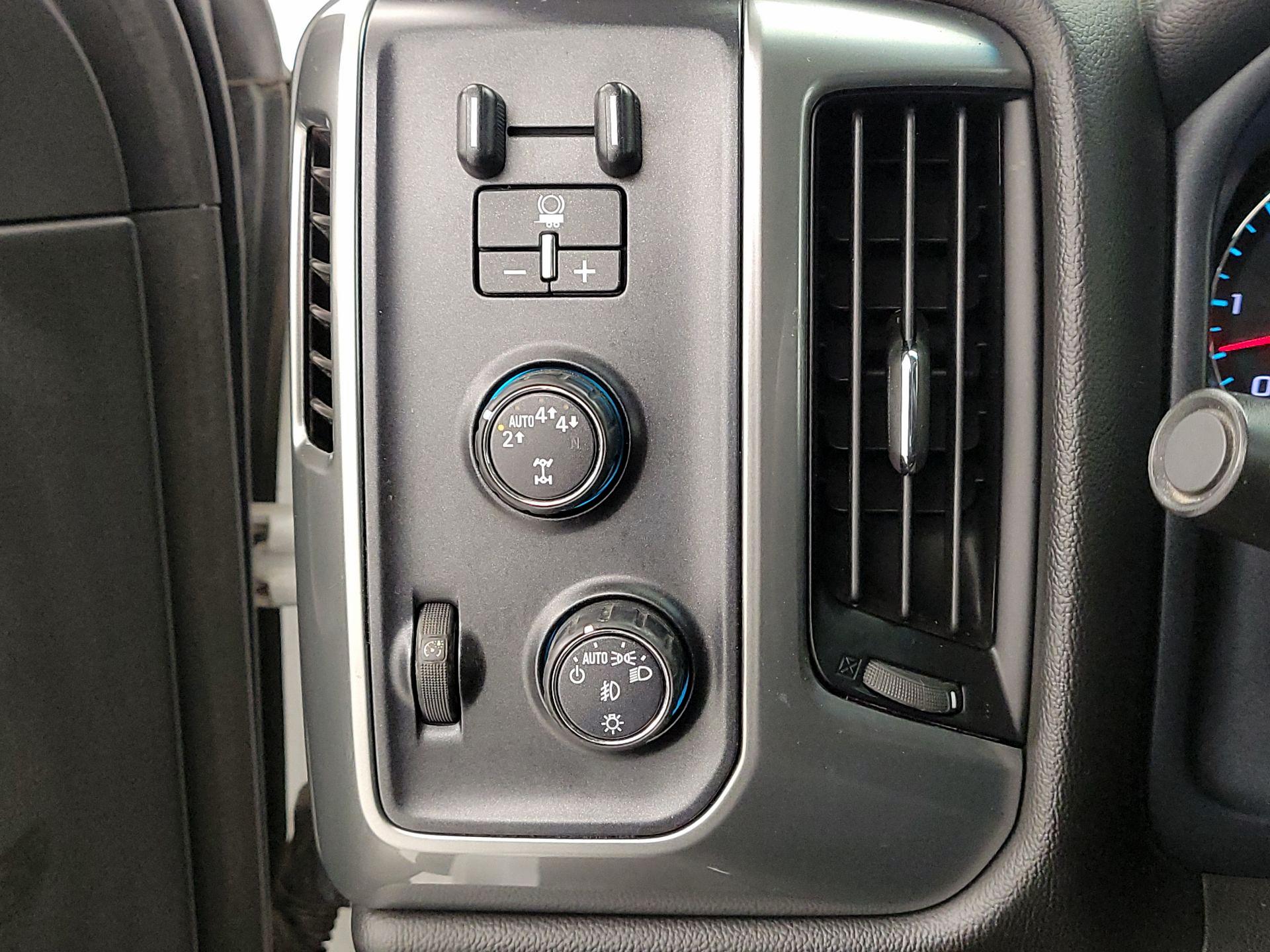 Thumbnail: 2018 Chevrolet Silverado 1500 - 13