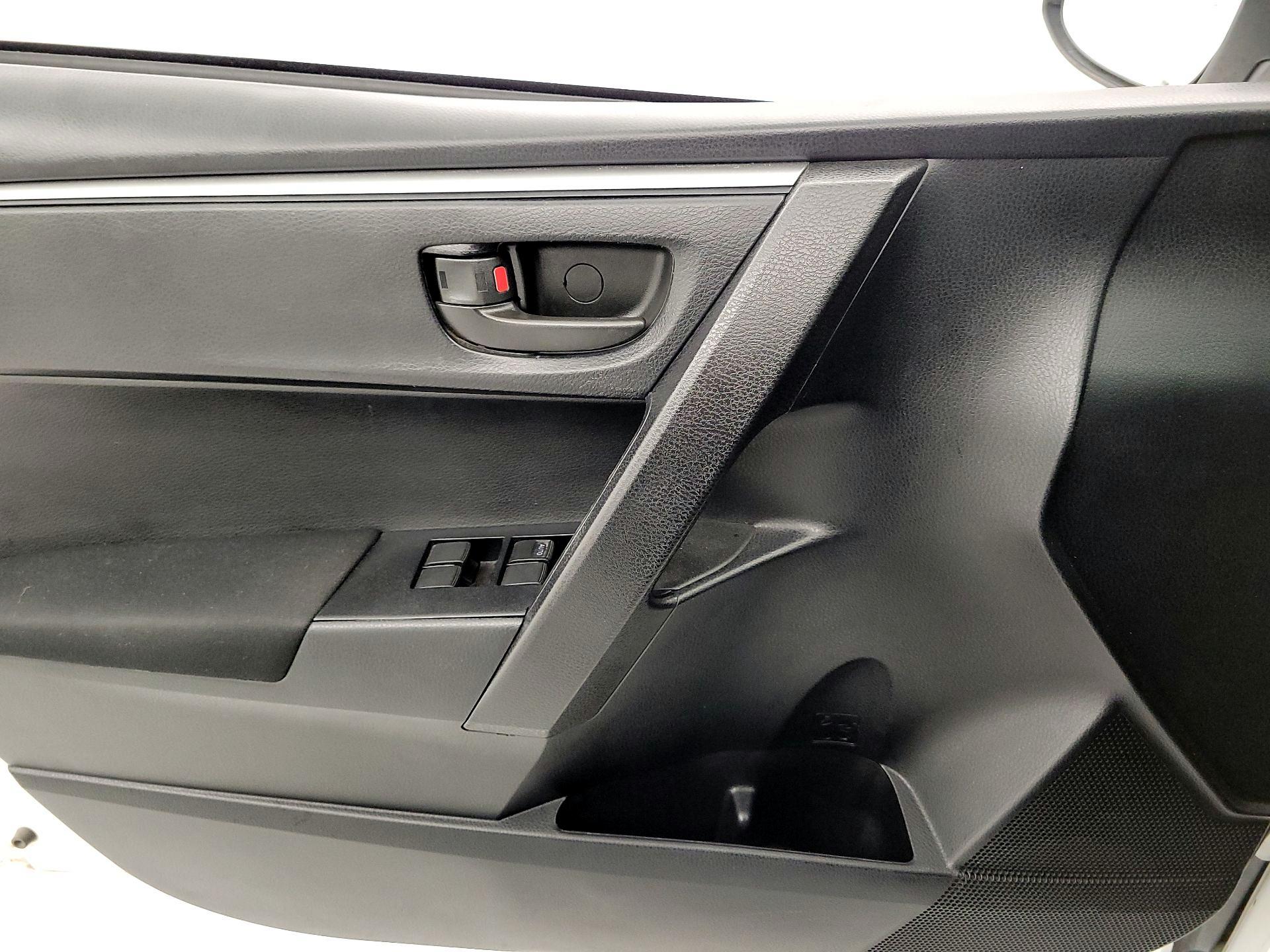 Thumbnail: 2015 Toyota Corolla - 12