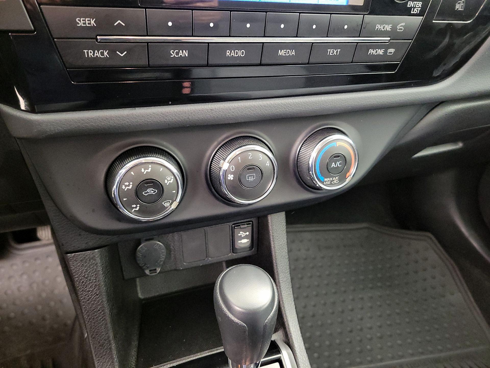 Thumbnail: 2015 Toyota Corolla - 15