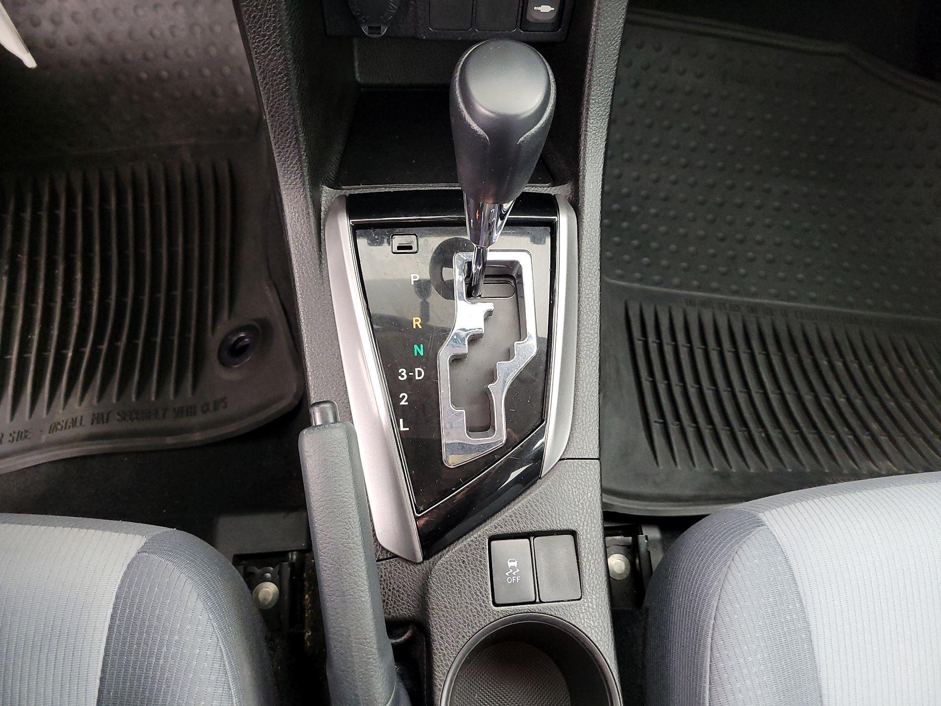 Thumbnail: 2015 Toyota Corolla - 16