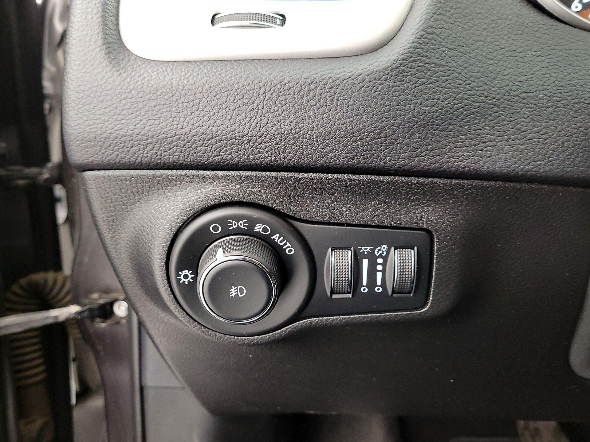 Thumbnail: 2020 Jeep Compass - 13