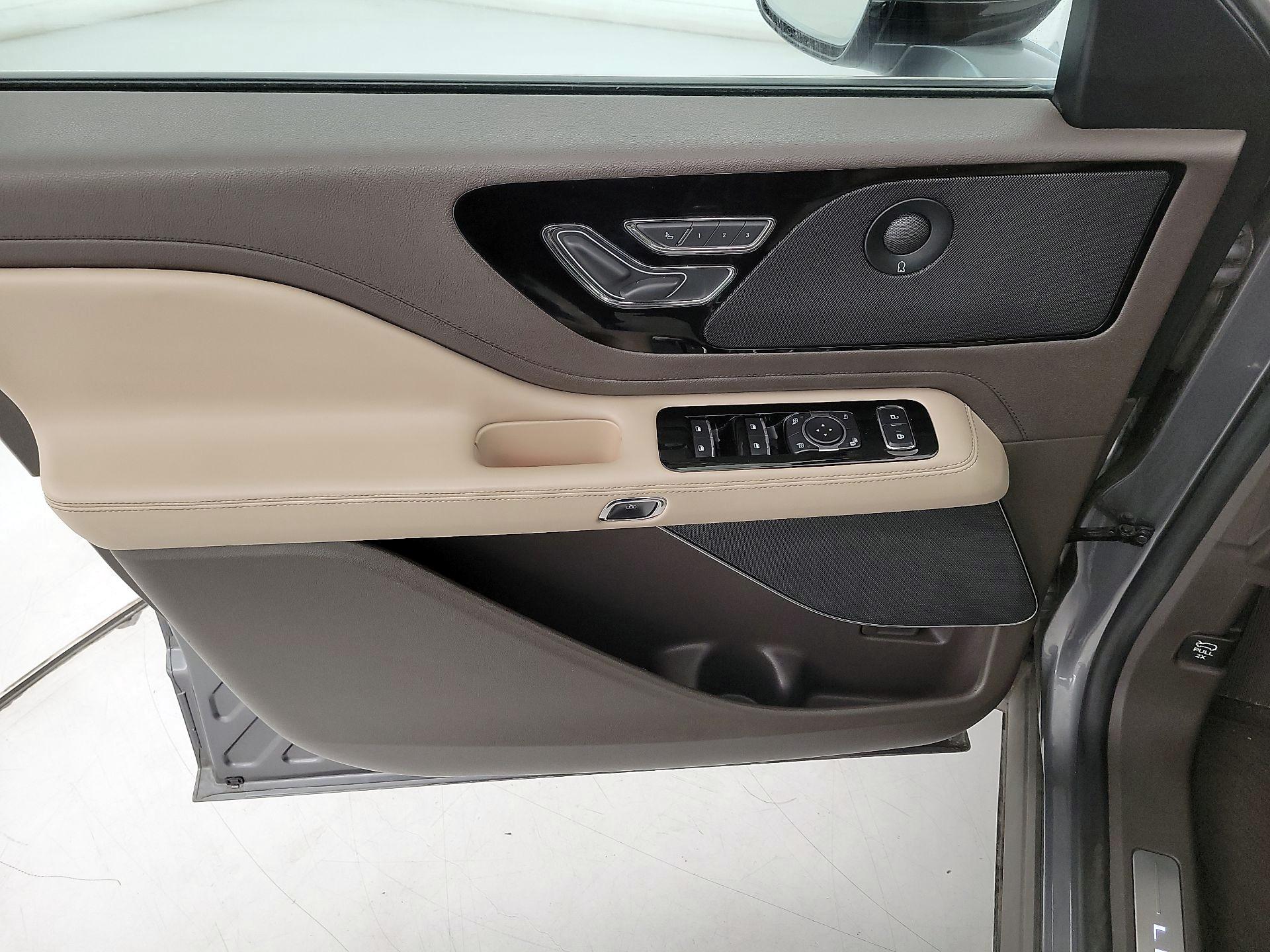 Thumbnail: 2023 Lincoln Aviator - 12