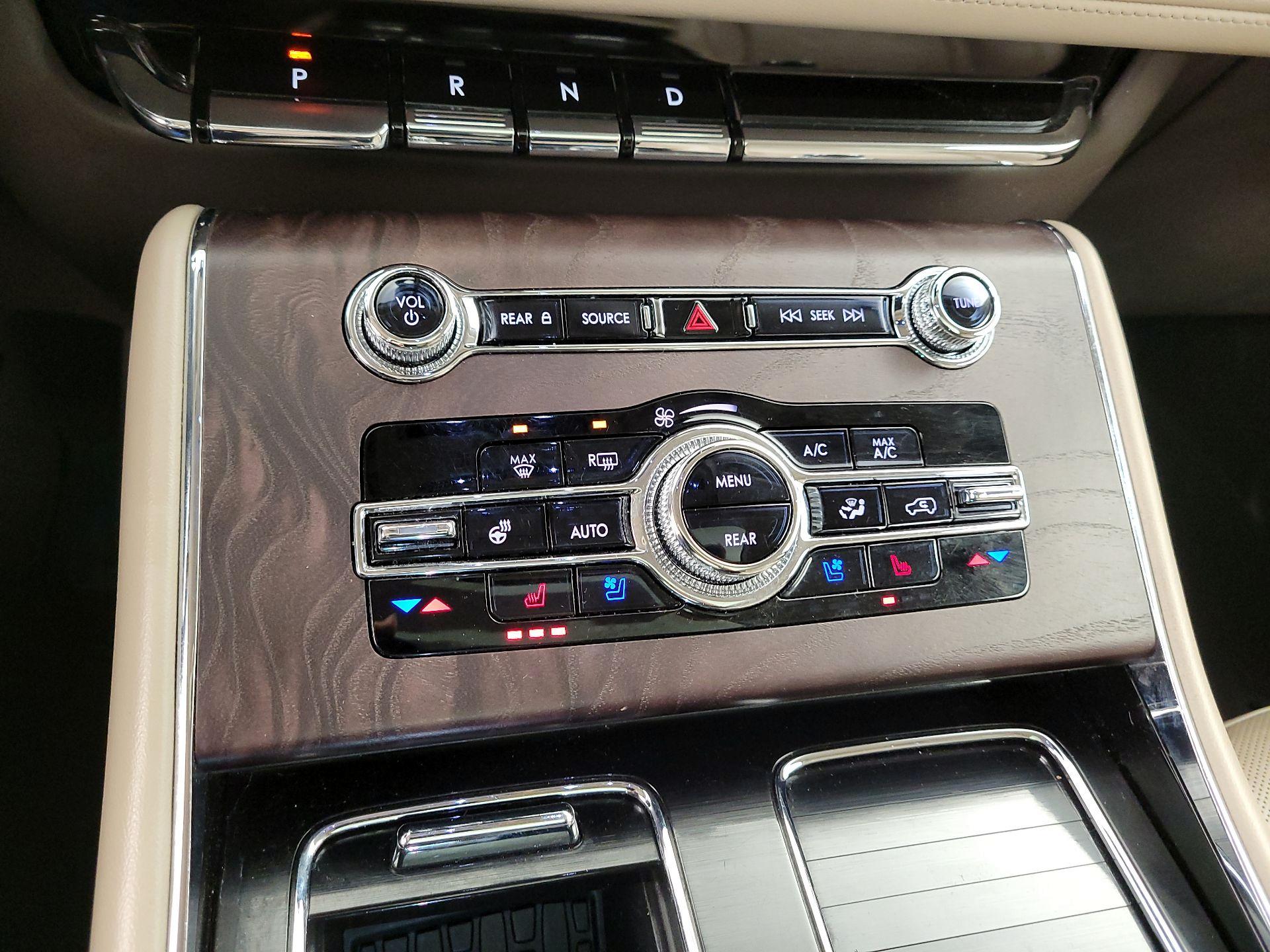 Thumbnail: 2023 Lincoln Aviator - 17