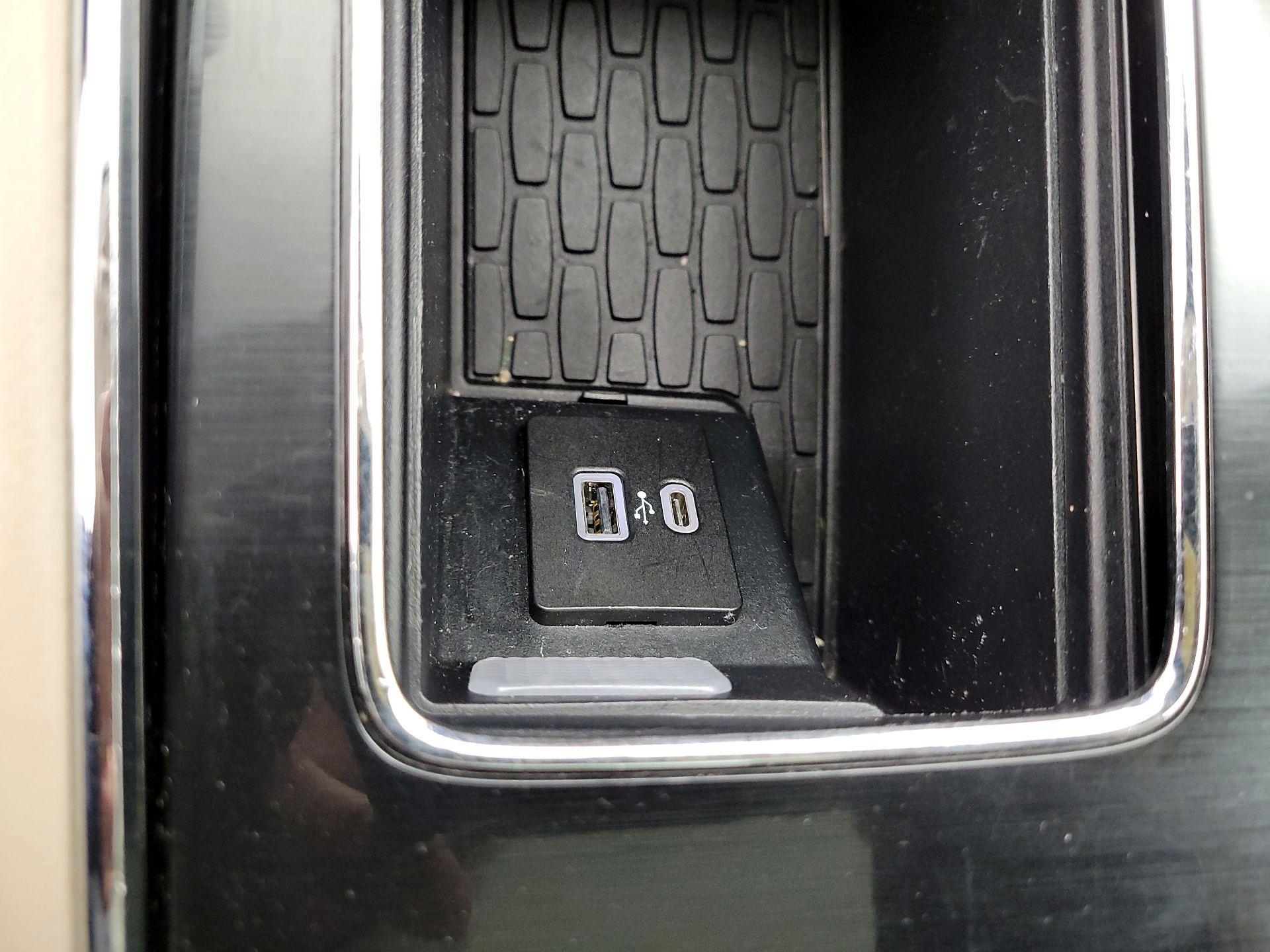 Thumbnail: 2023 Lincoln Aviator - 19