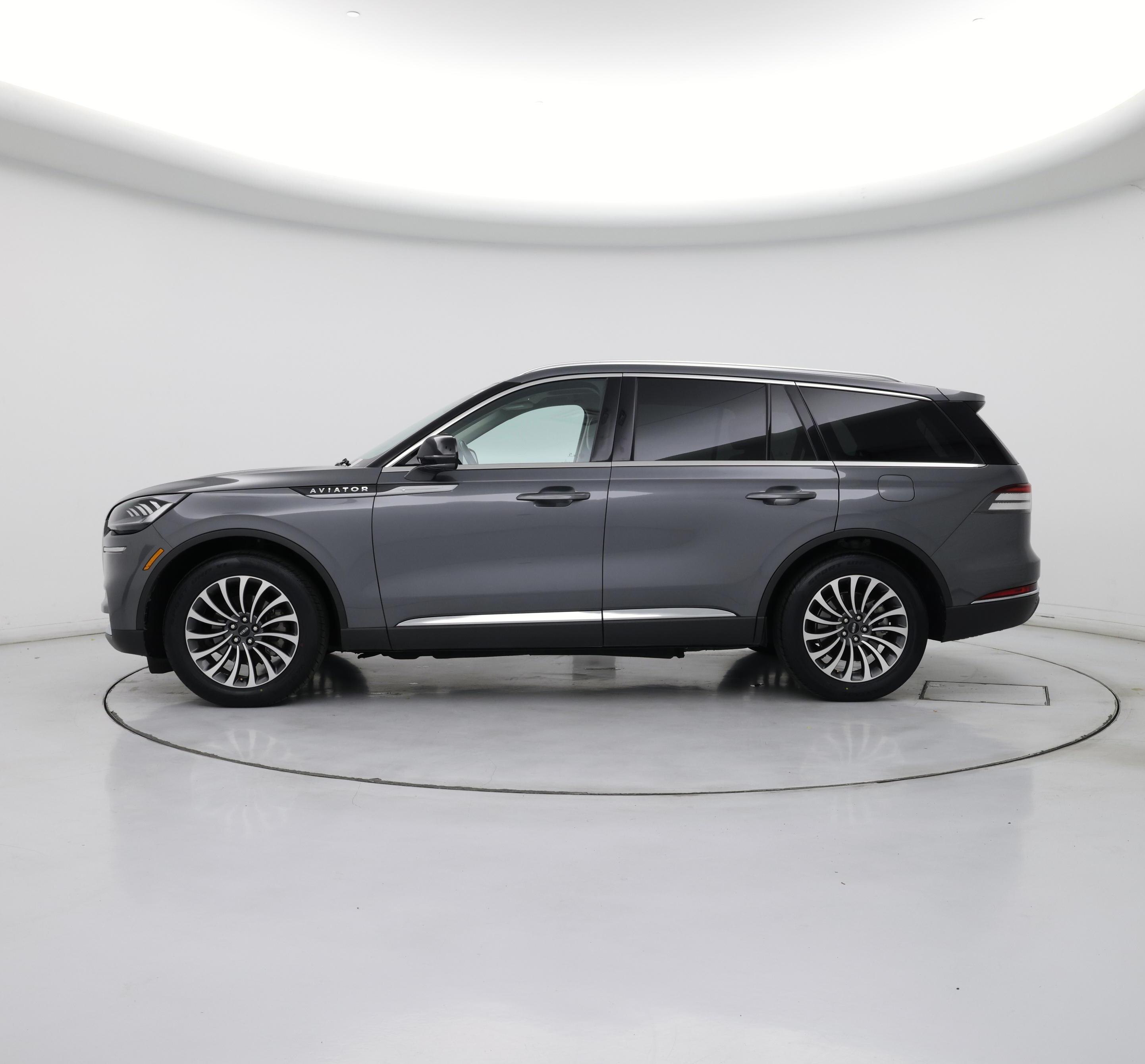 Thumbnail: 2023 Lincoln Aviator - 3