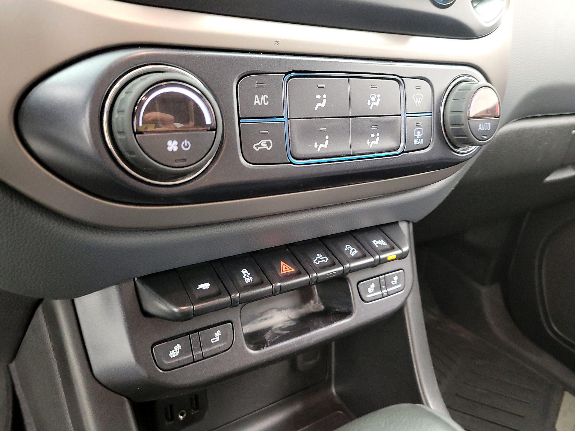 Thumbnail: 2019 Chevrolet Colorado - 16