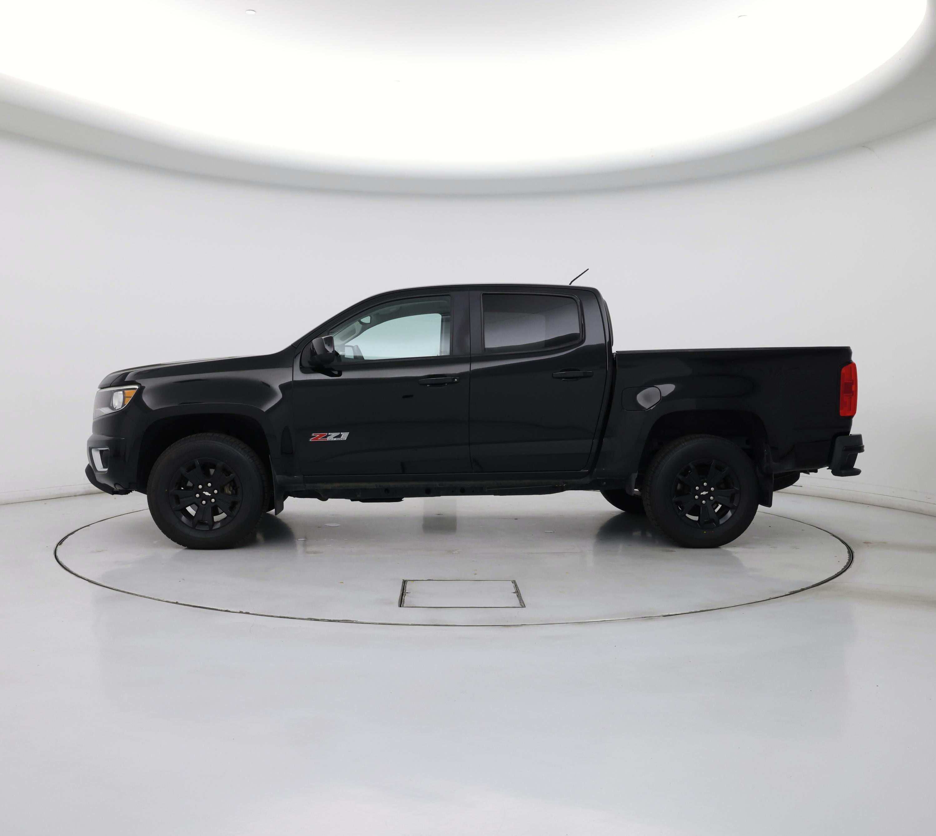 Thumbnail: 2019 Chevrolet Colorado - 3