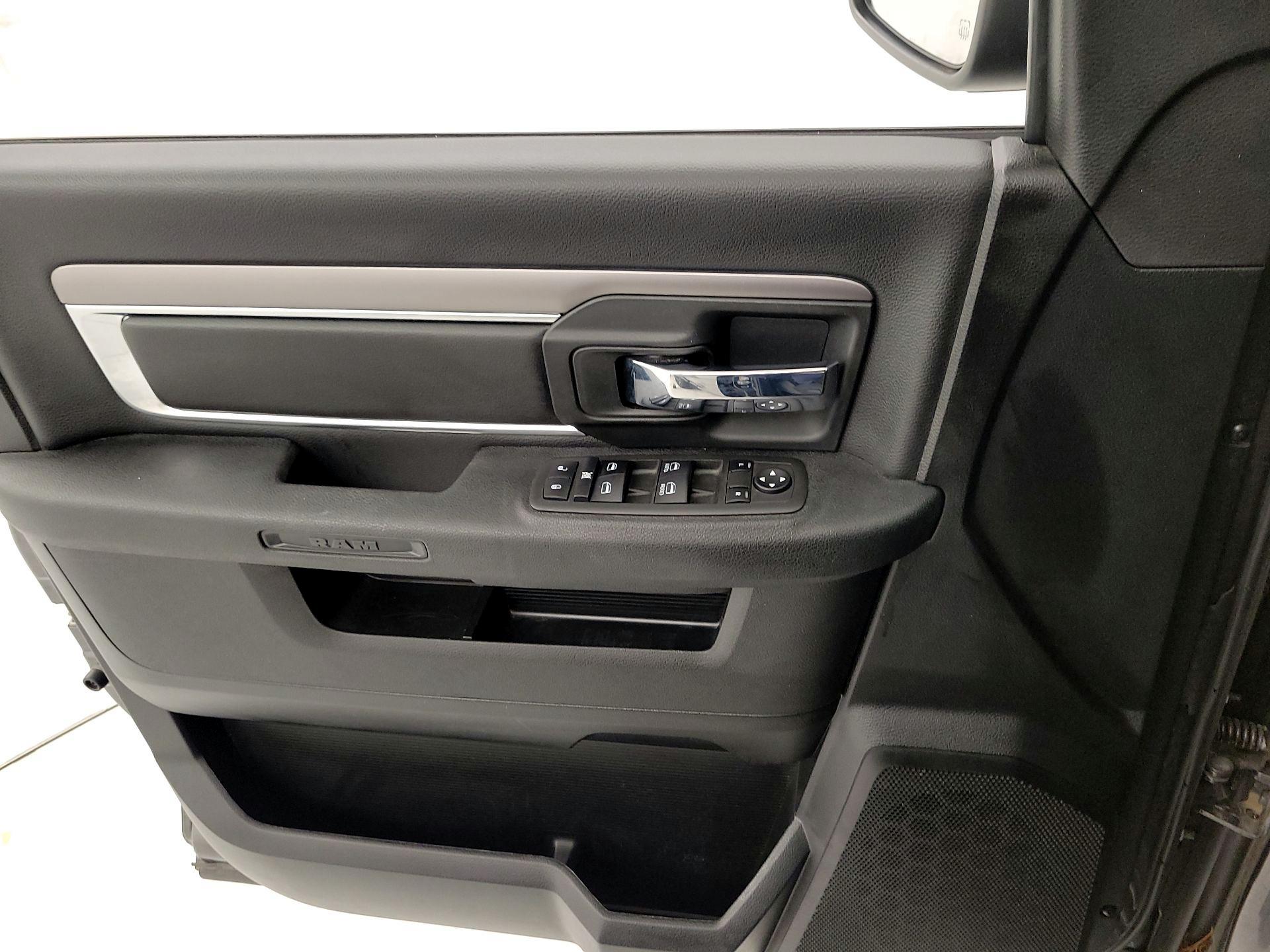 Thumbnail: 2022 RAM 1500 Classic - 12