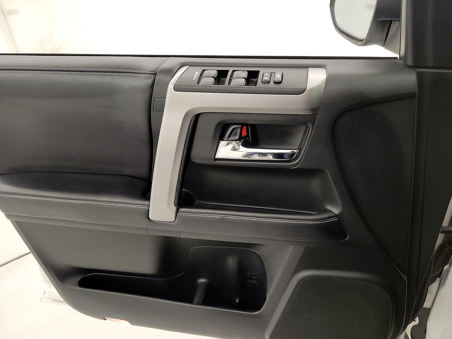 Thumbnail: 2019 Toyota 4Runner - 12