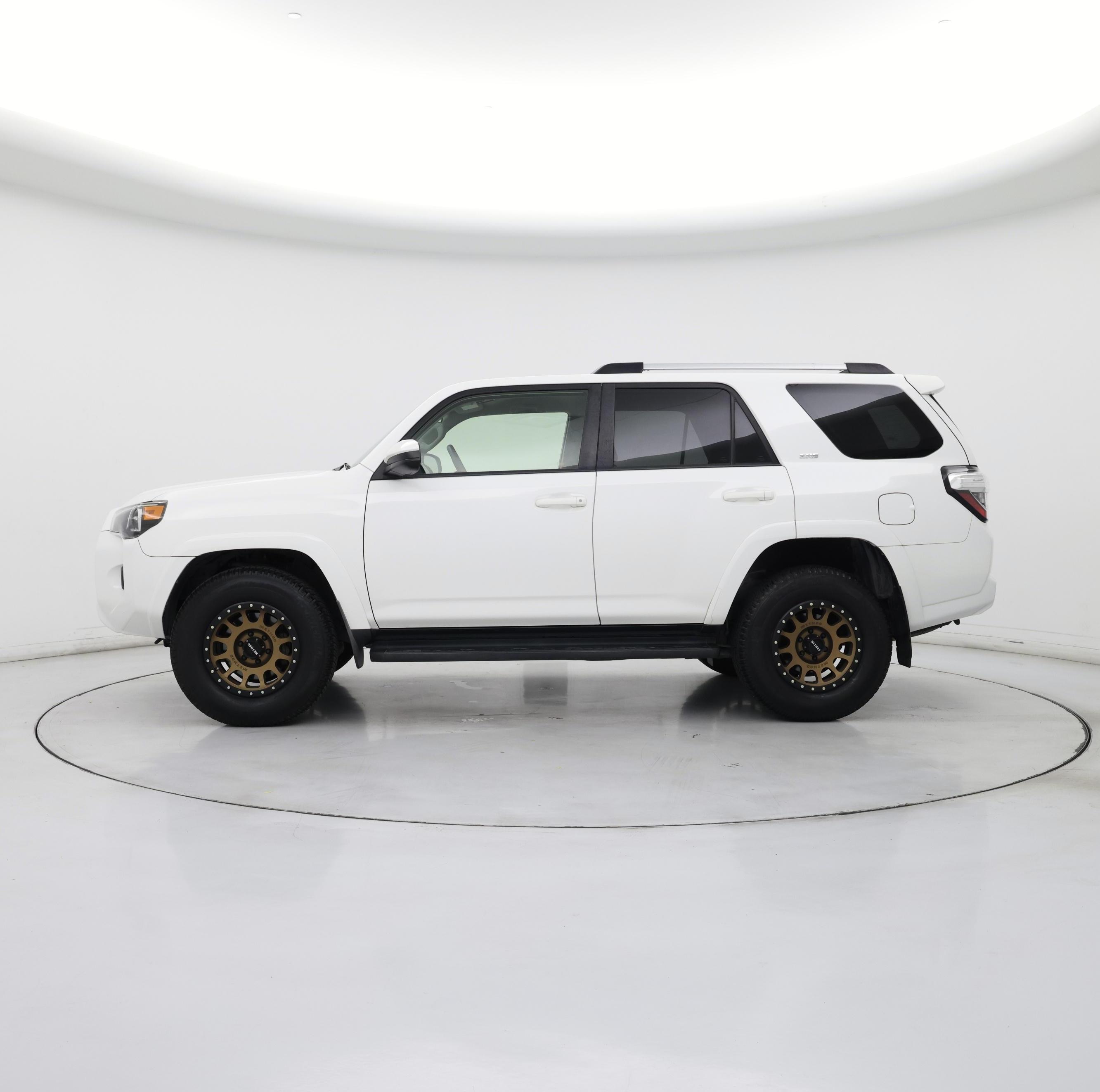 Thumbnail: 2019 Toyota 4Runner - 3