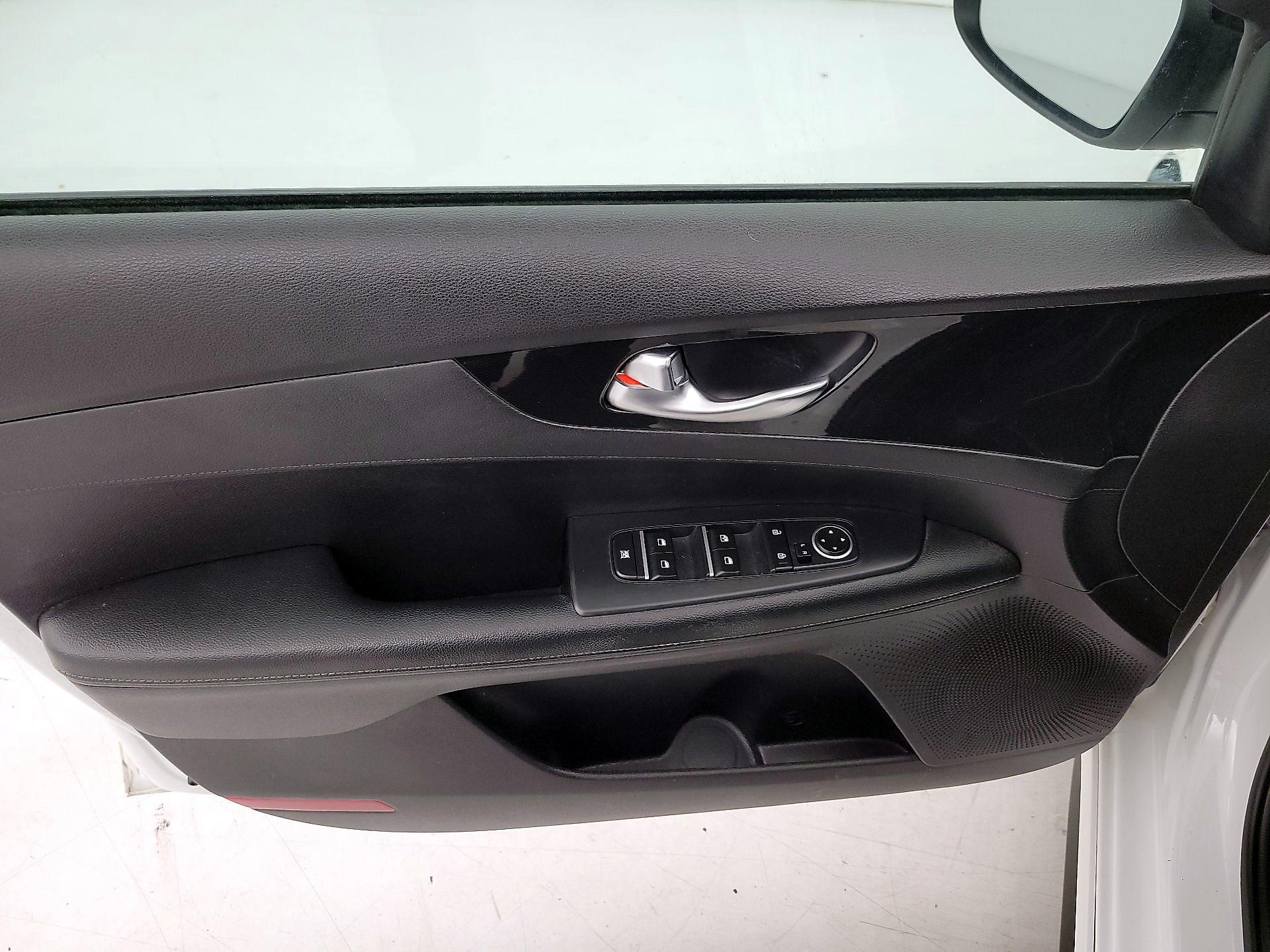 Thumbnail: 2020 Kia Forte - 12