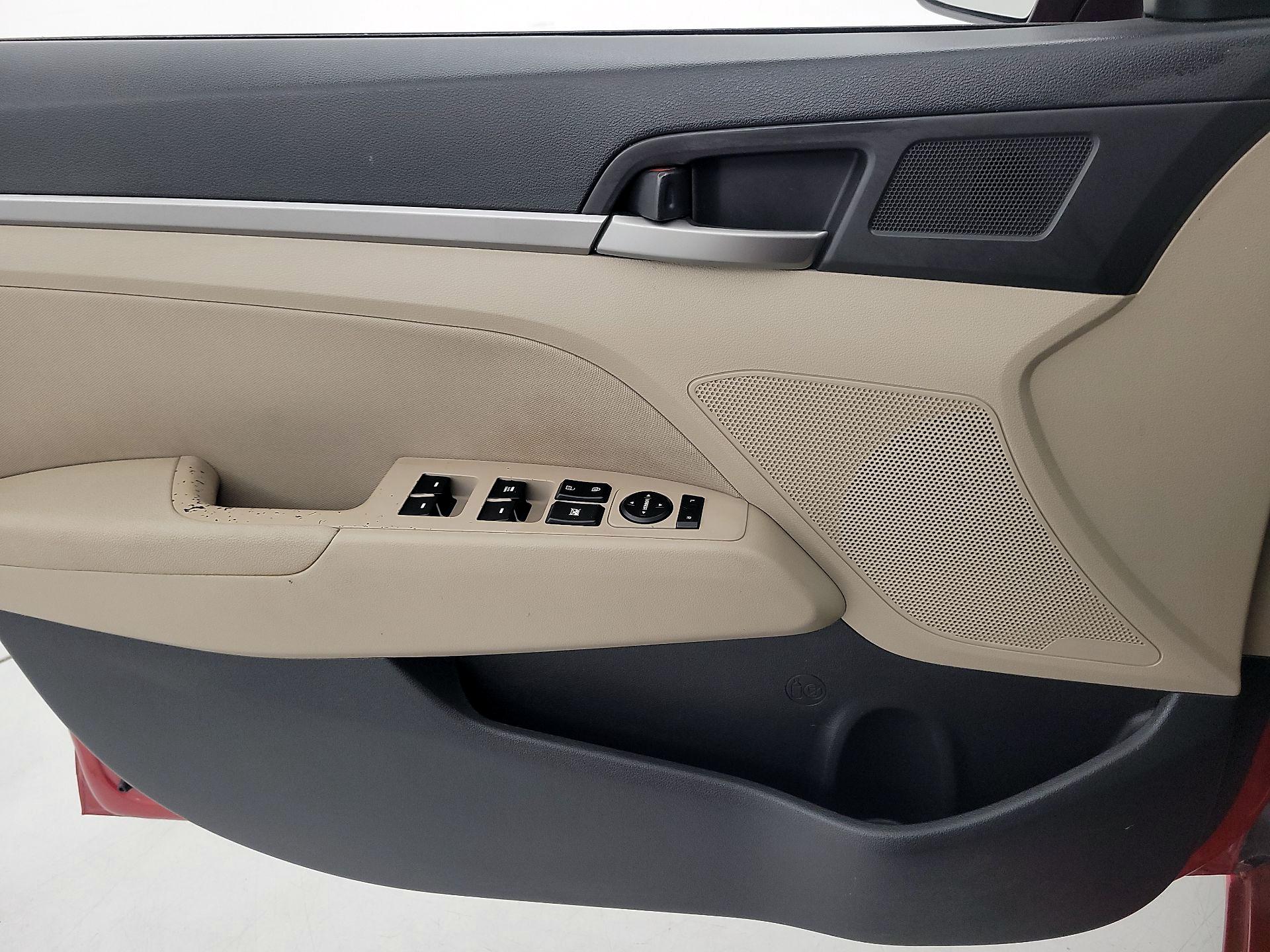 Thumbnail: 2018 Hyundai Elantra - 12