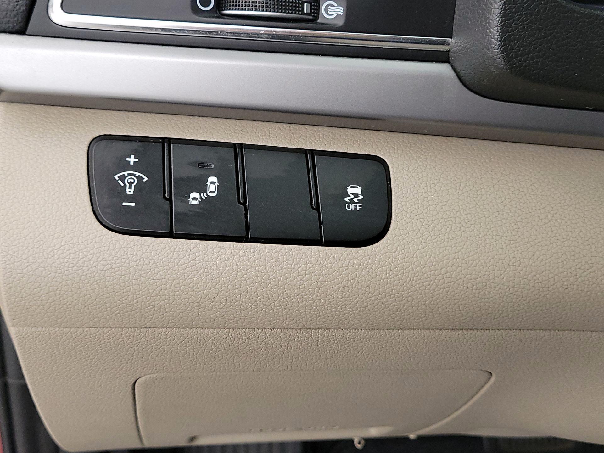 Thumbnail: 2018 Hyundai Elantra - 13