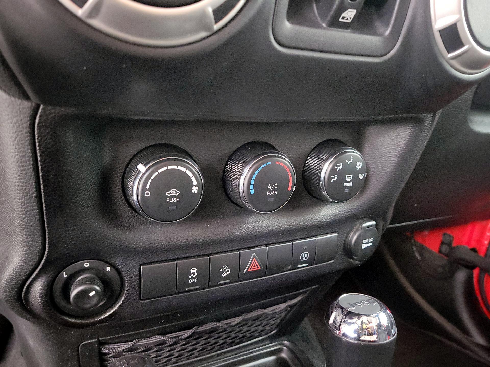 Thumbnail: 2018 Jeep Wrangler - 14