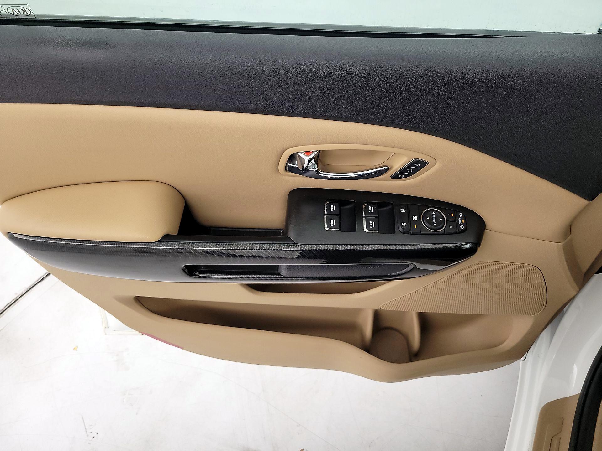 Thumbnail: 2016 Kia Sedona - 12