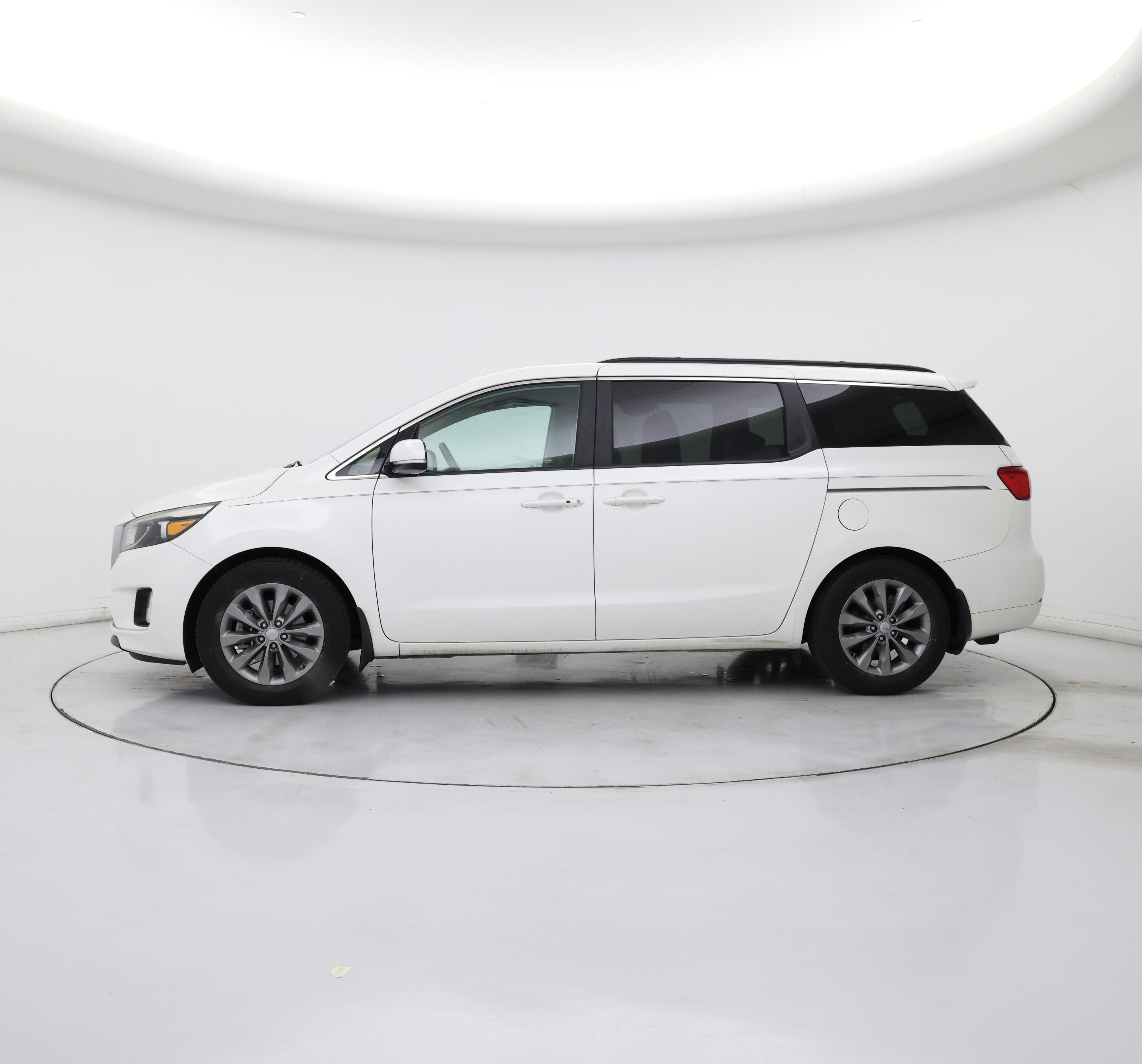 Thumbnail: 2016 Kia Sedona - 3