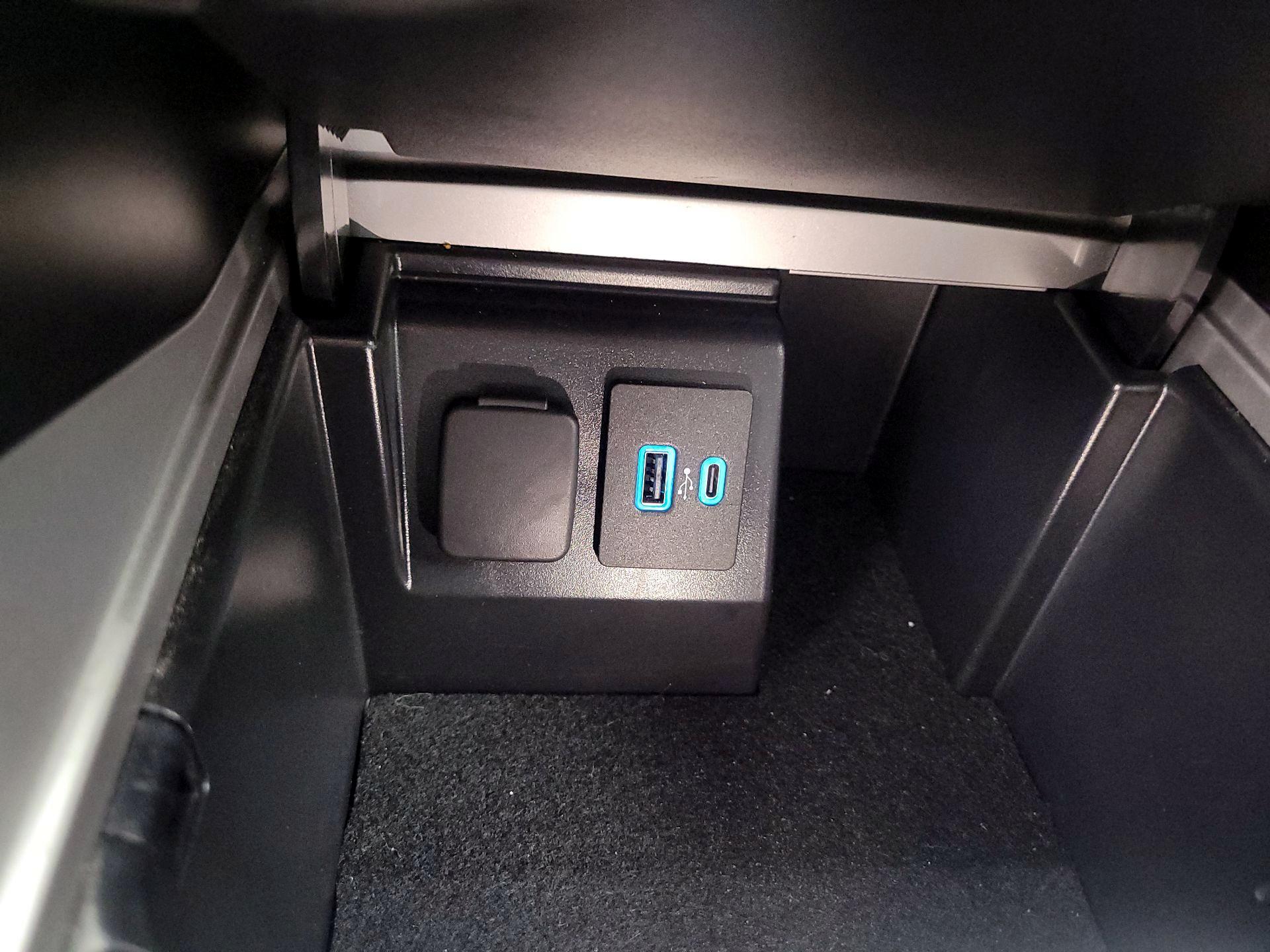 Thumbnail: 2022 Ford Explorer - 19