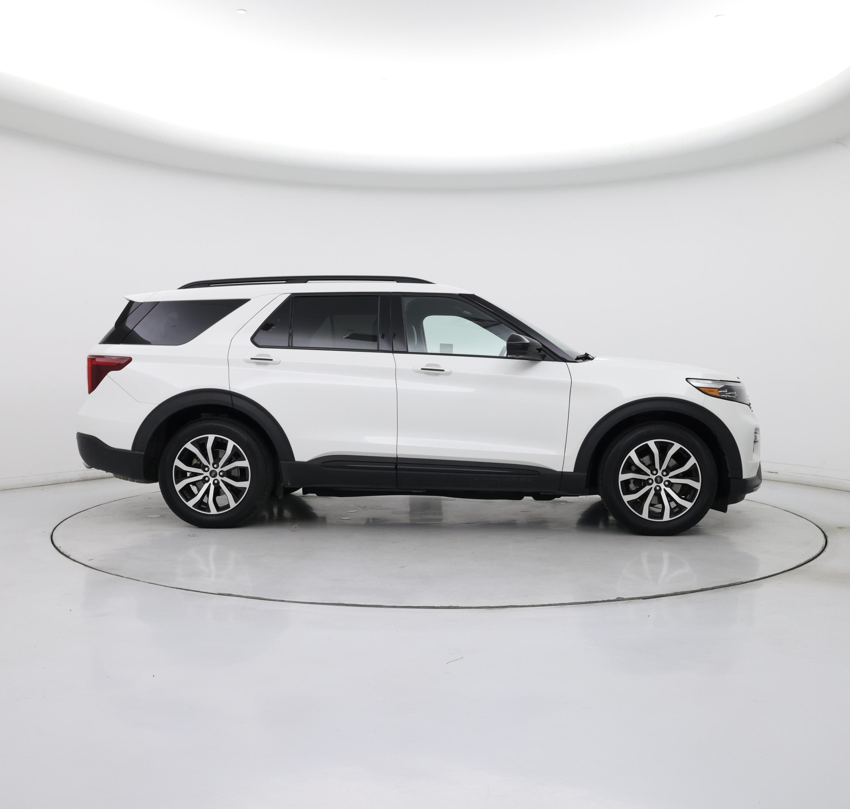 Thumbnail: 2022 Ford Explorer - 7