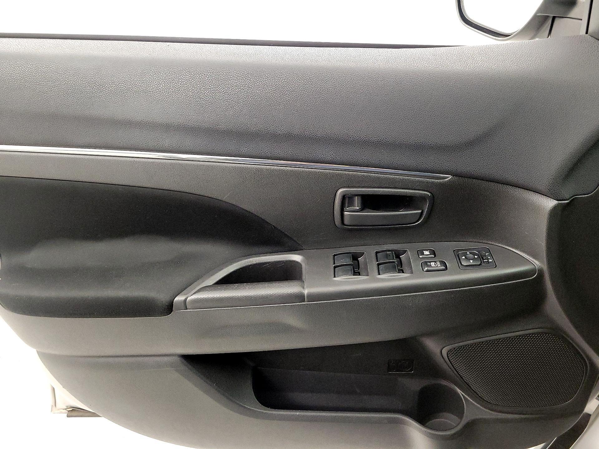 Thumbnail: 2014 Mitsubishi Outlander Sport - 12