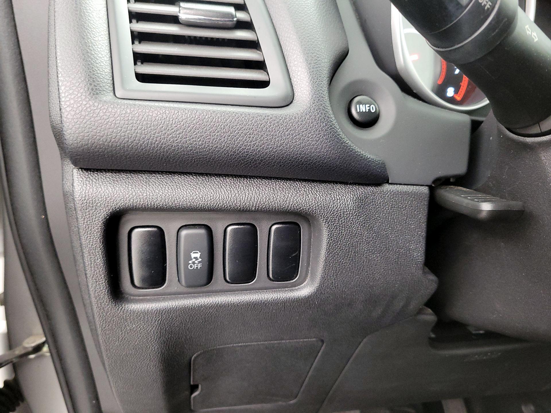 Thumbnail: 2014 Mitsubishi Outlander Sport - 13