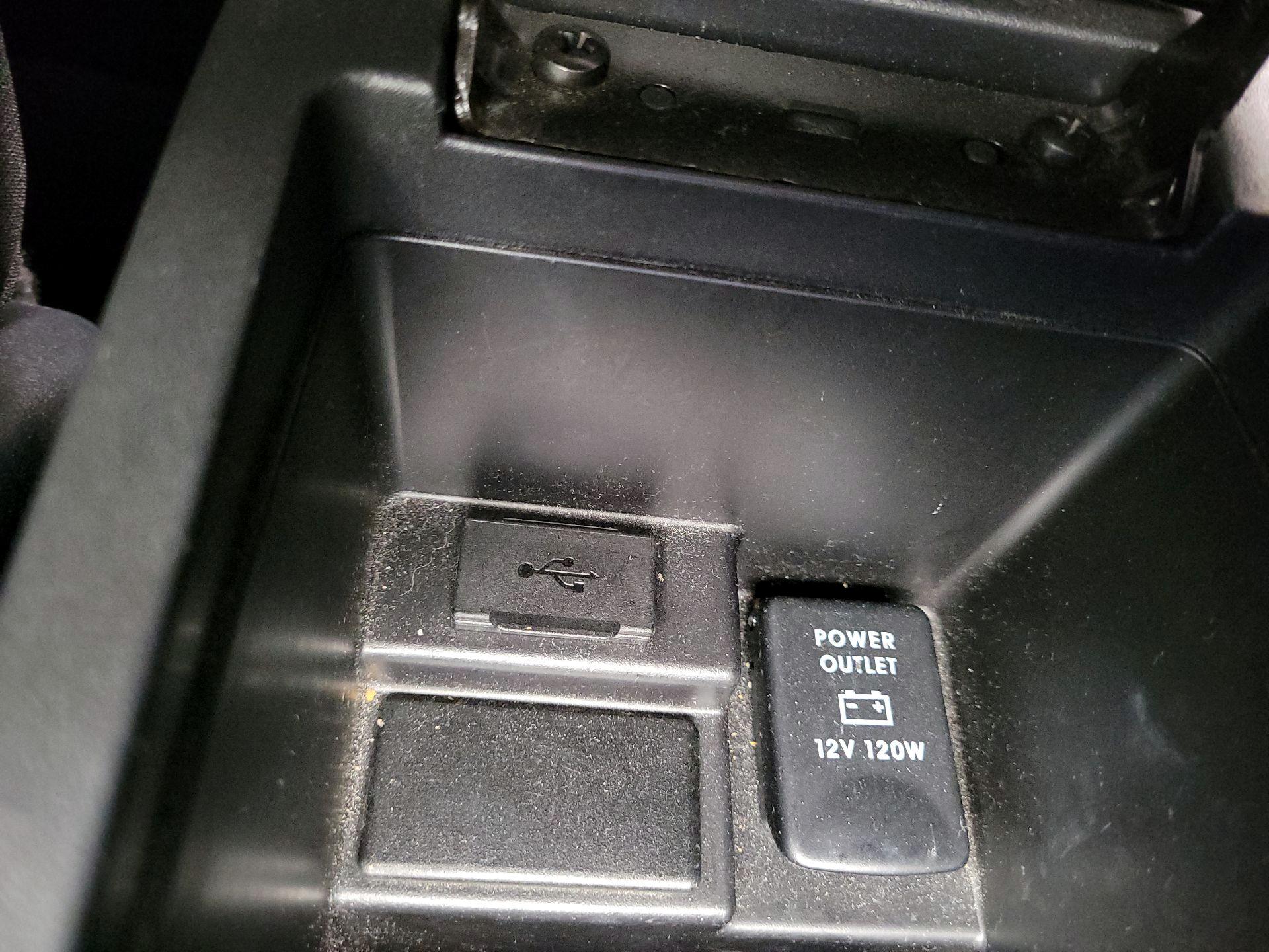 Thumbnail: 2014 Mitsubishi Outlander Sport - 18