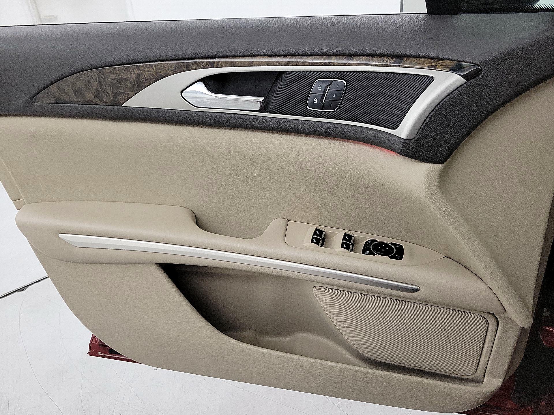 Thumbnail: 2016 Lincoln MKZ - 12