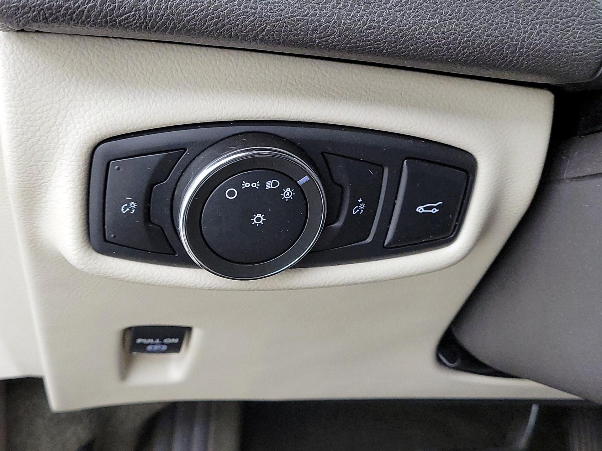 Thumbnail: 2016 Lincoln MKZ - 13