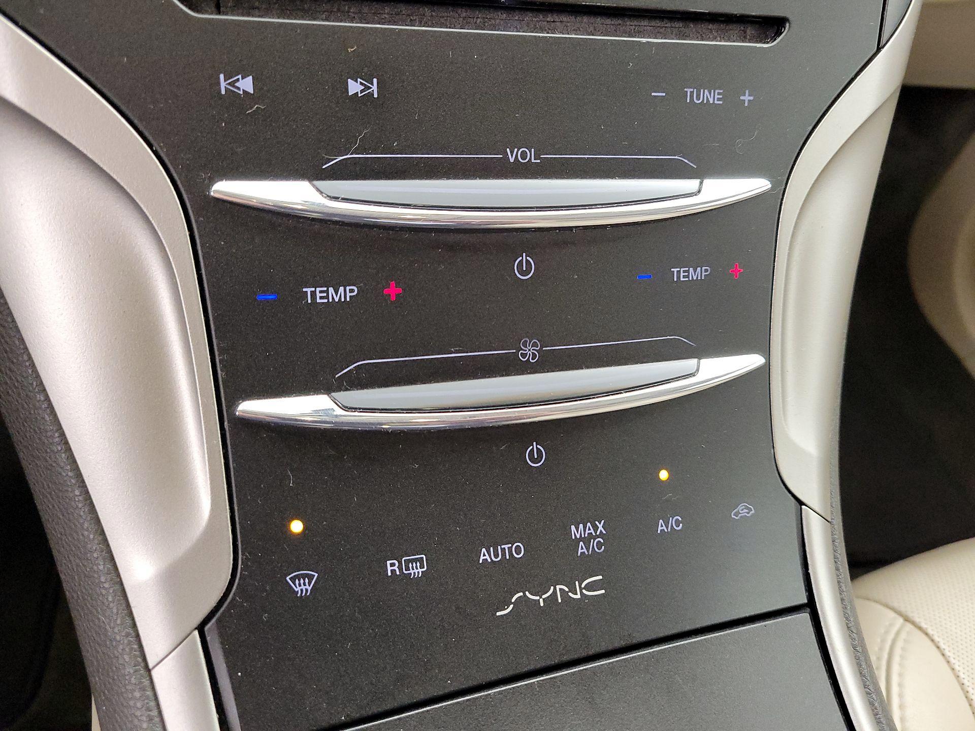 Thumbnail: 2016 Lincoln MKZ - 17