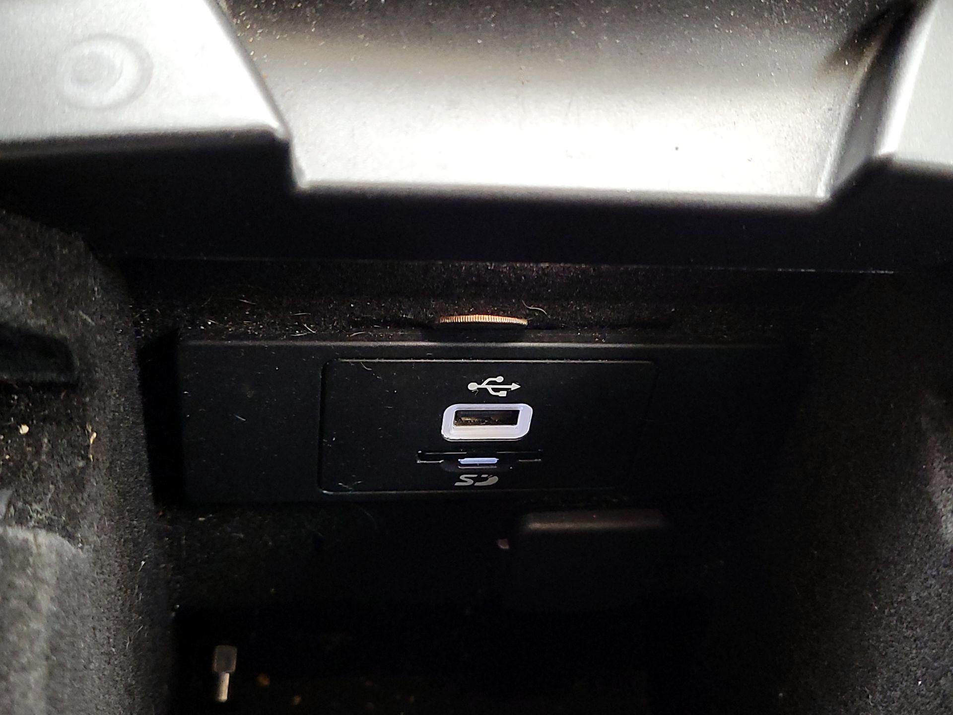 Thumbnail: 2016 Lincoln MKZ - 19