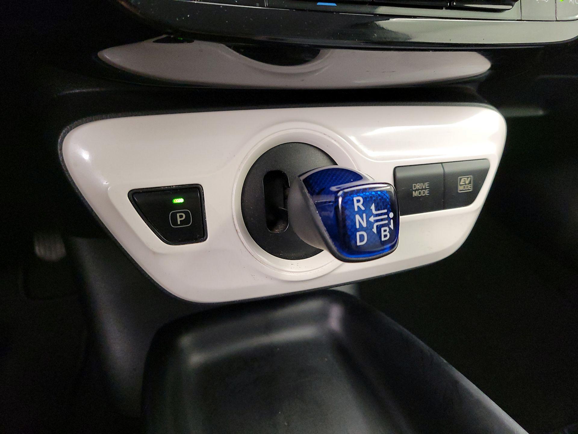 Thumbnail: 2017 Toyota Prius - 17