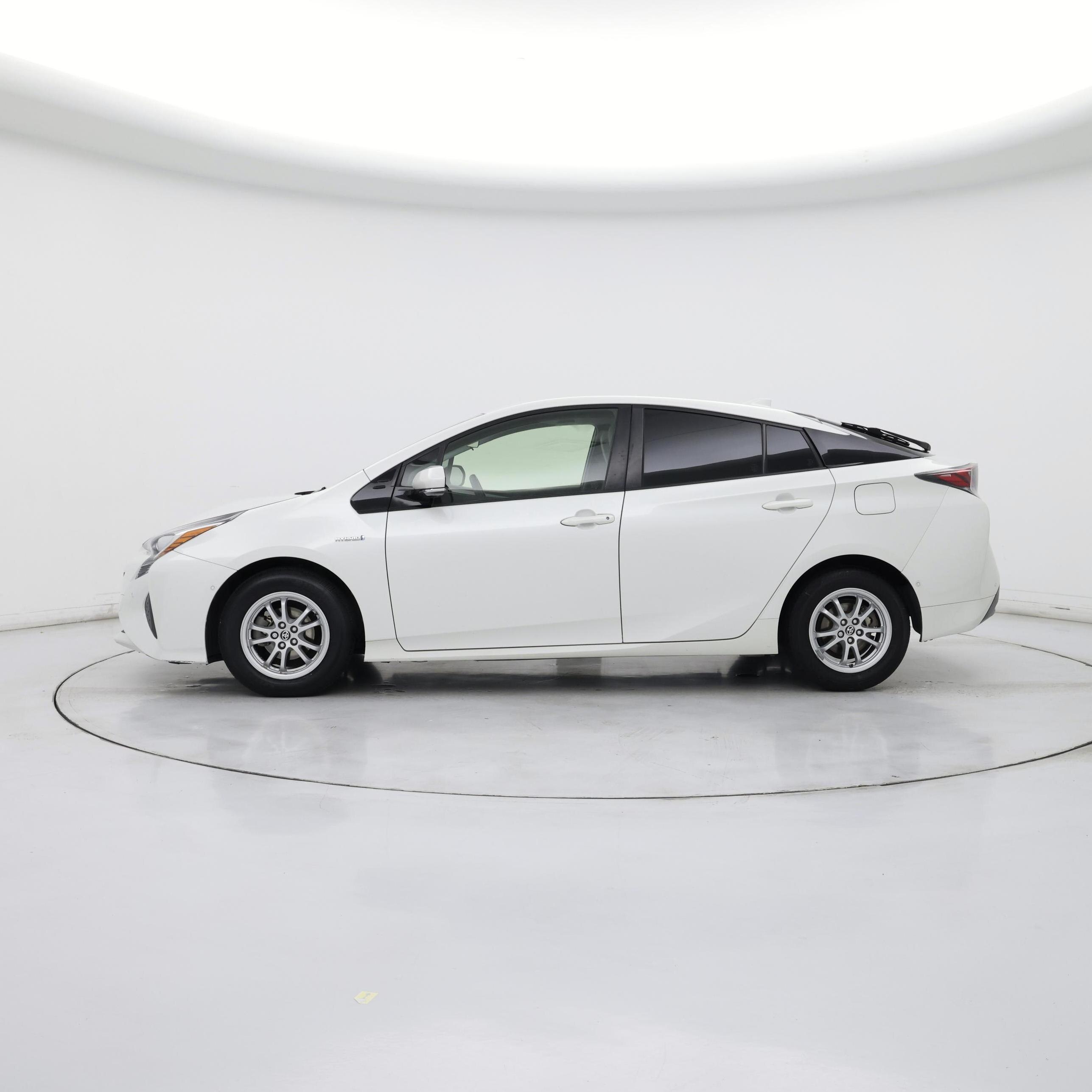 Thumbnail: 2017 Toyota Prius - 3