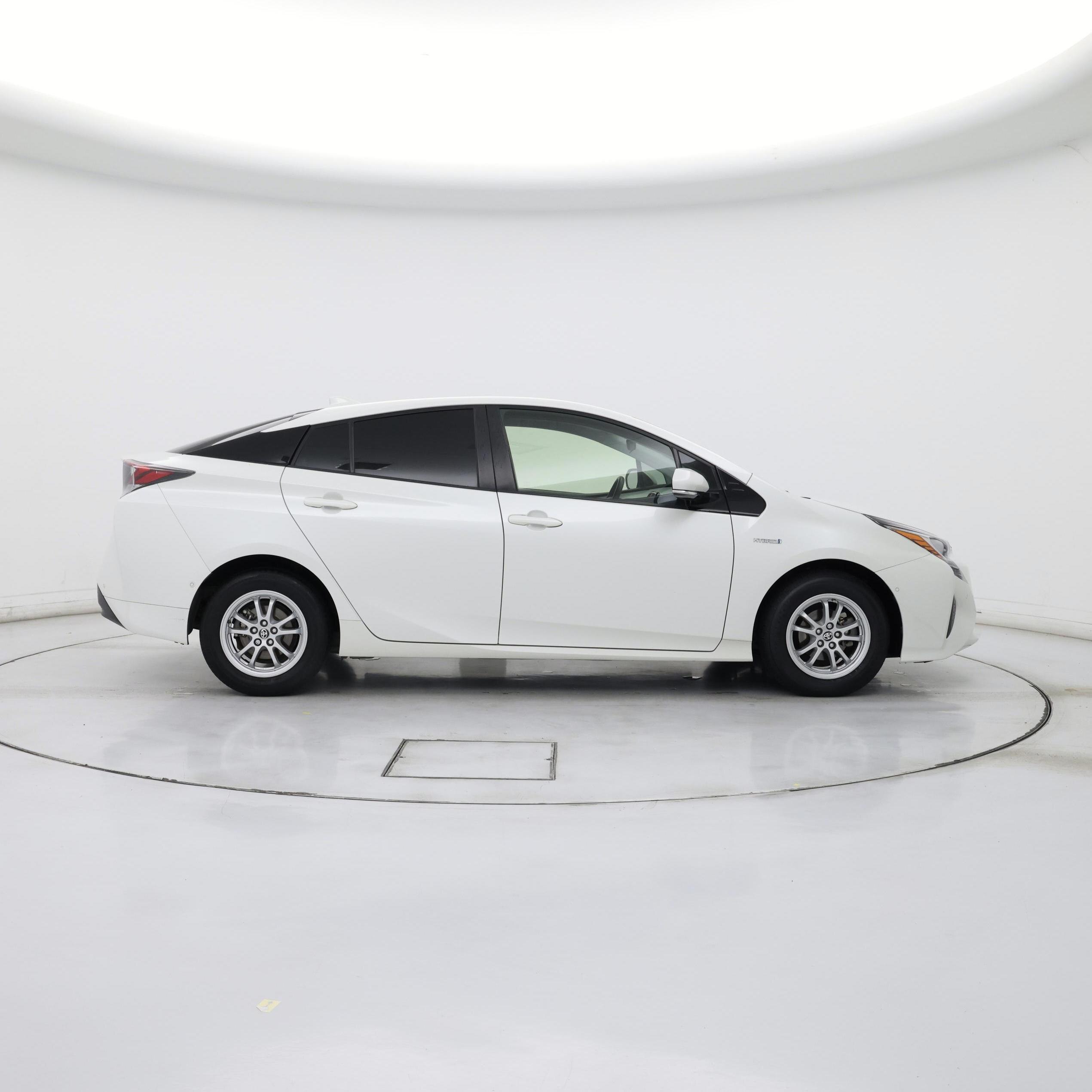 Thumbnail: 2017 Toyota Prius - 7