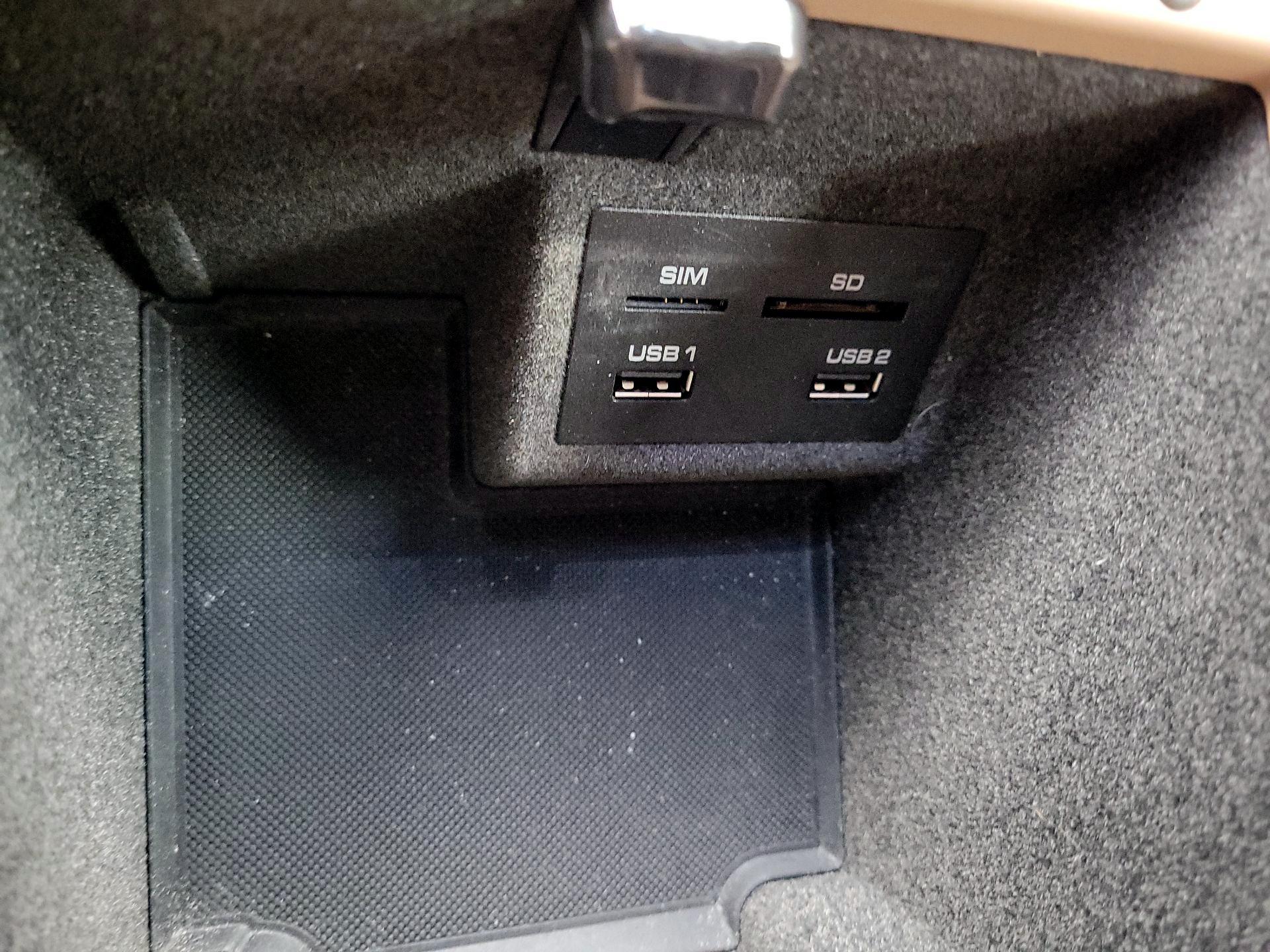 Thumbnail: 2019 Porsche Macan - 19