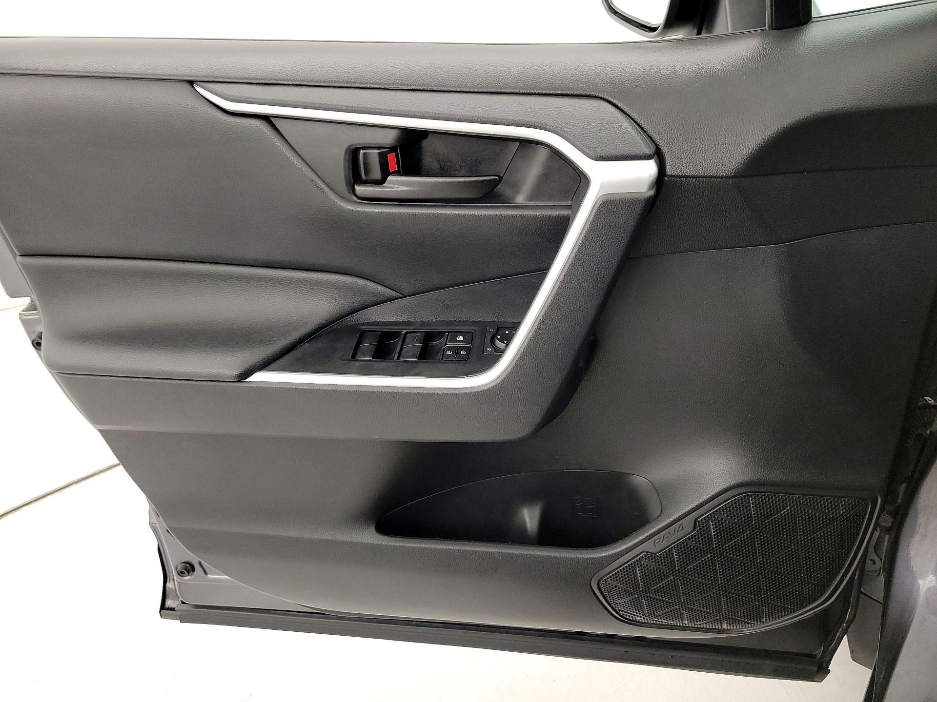 Thumbnail: 2021 Toyota RAV4 - 12