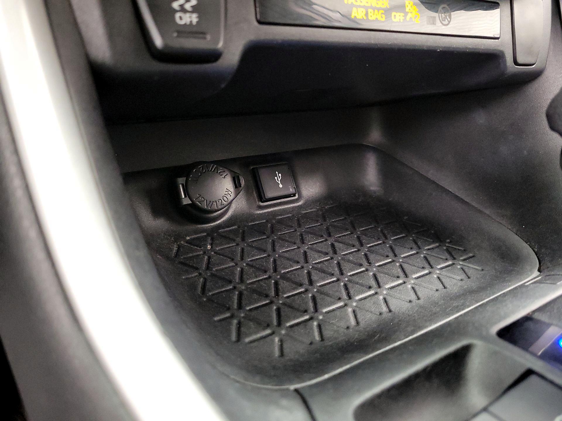 Thumbnail: 2021 Toyota RAV4 - 18