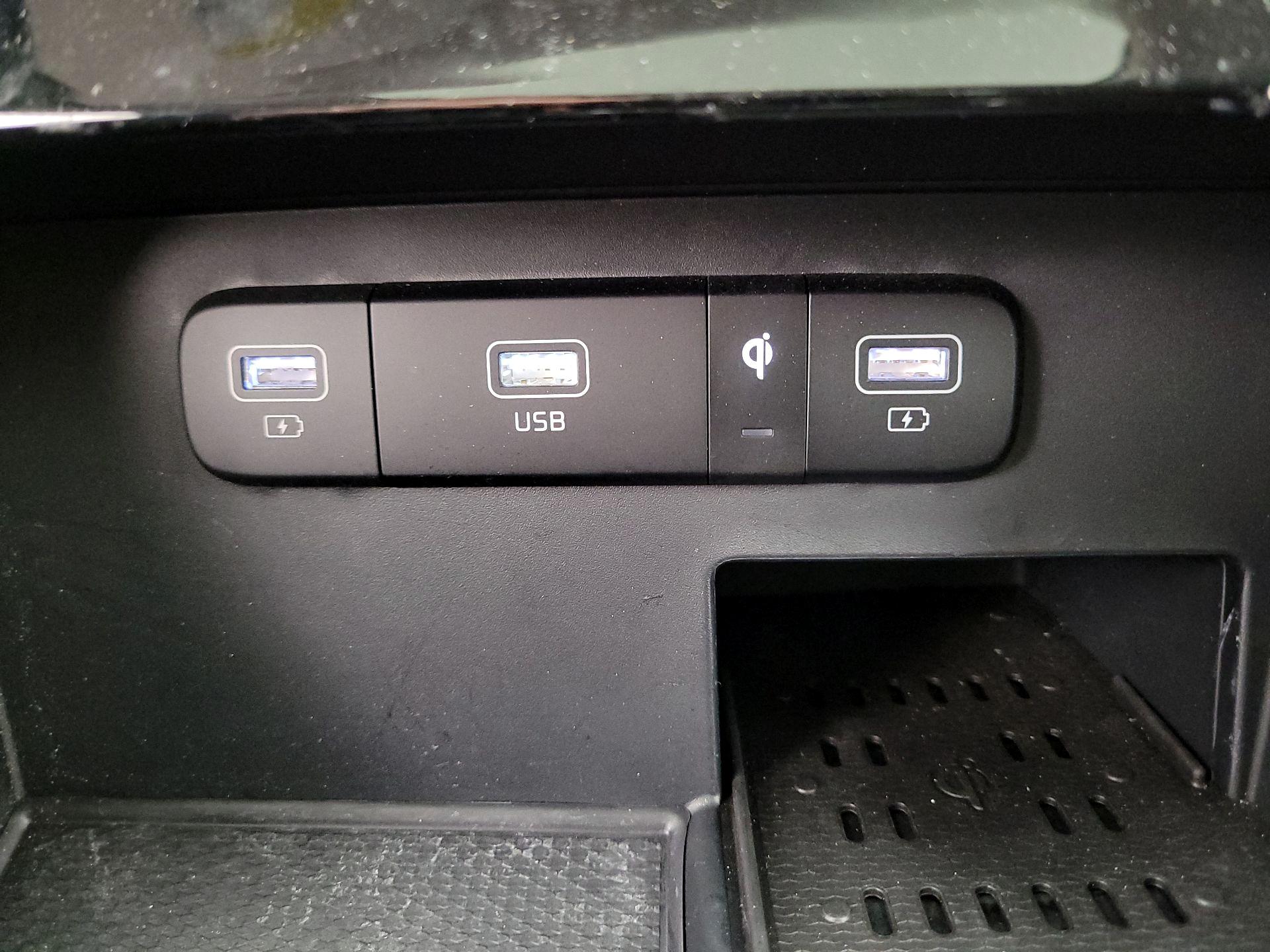 Thumbnail: 2024 Kia Carnival - 19