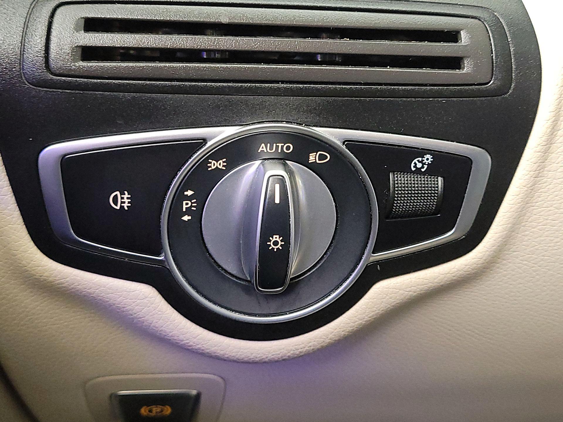 Thumbnail: 2021 Mercedes-Benz GLC - 13