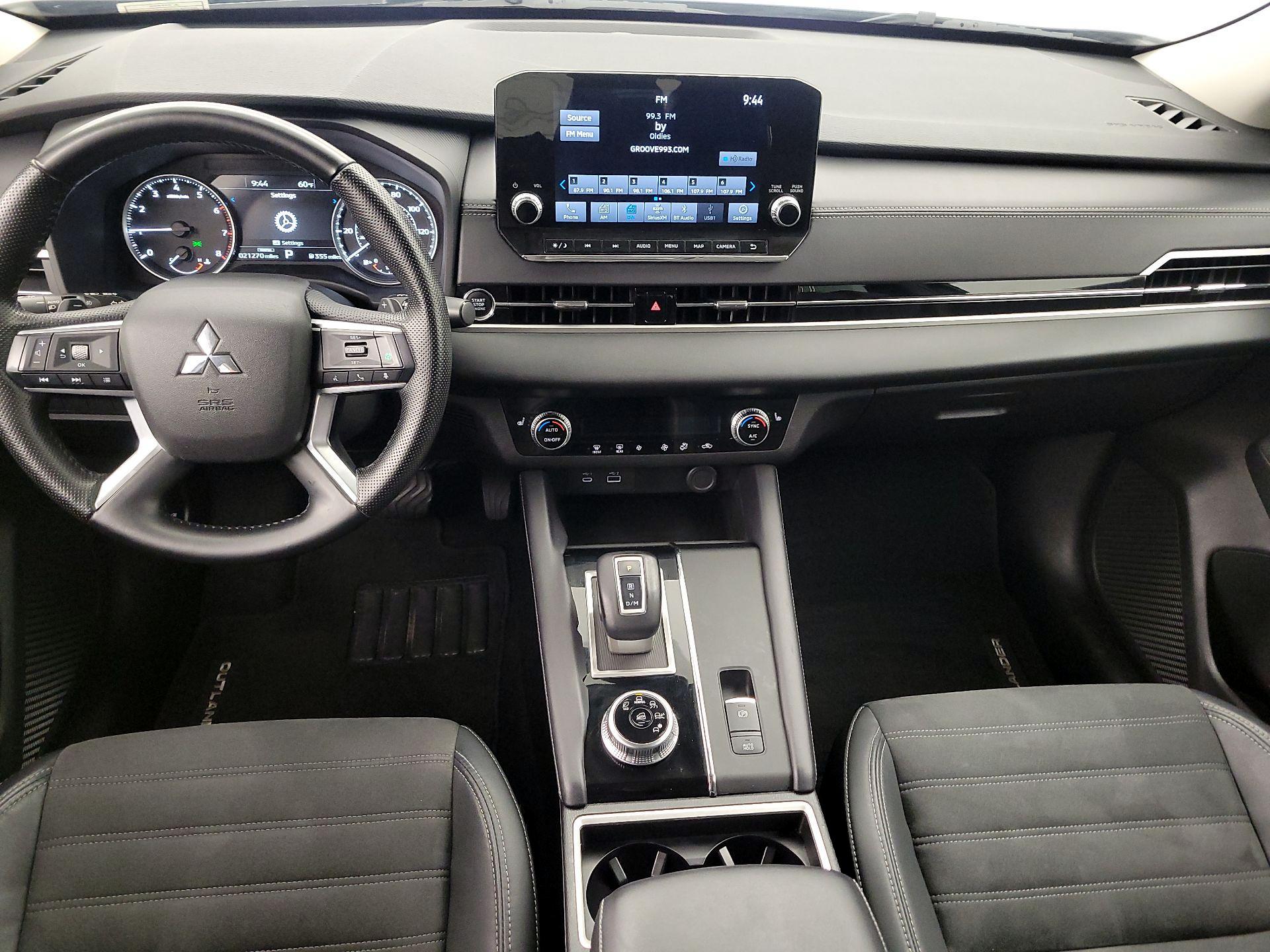 Thumbnail: 2023 Mitsubishi Outlander - 9