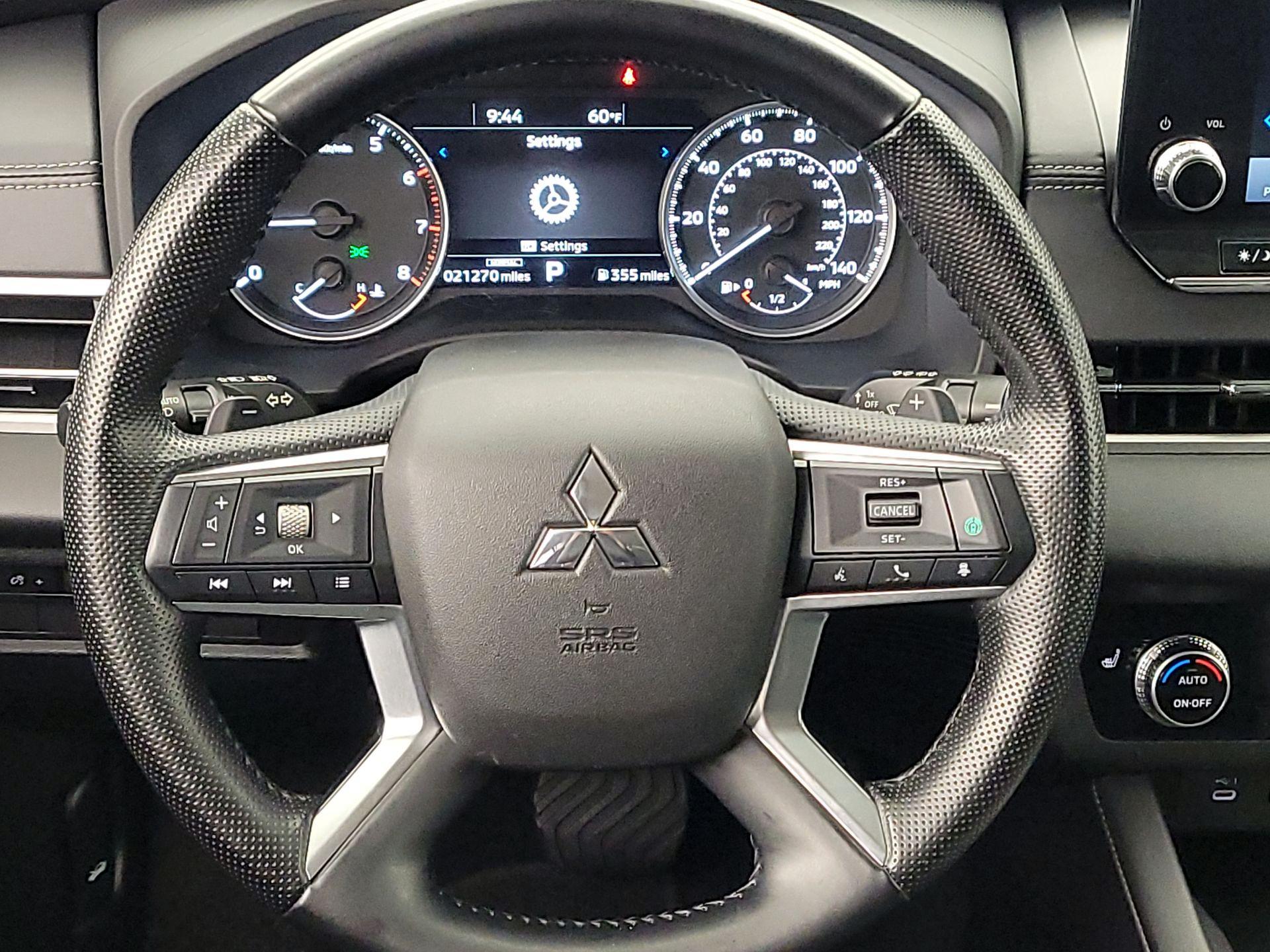 Thumbnail: 2023 Mitsubishi Outlander - 10