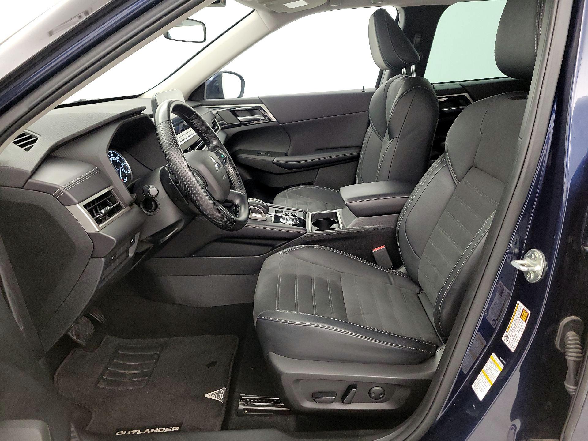 Thumbnail: 2023 Mitsubishi Outlander - 11