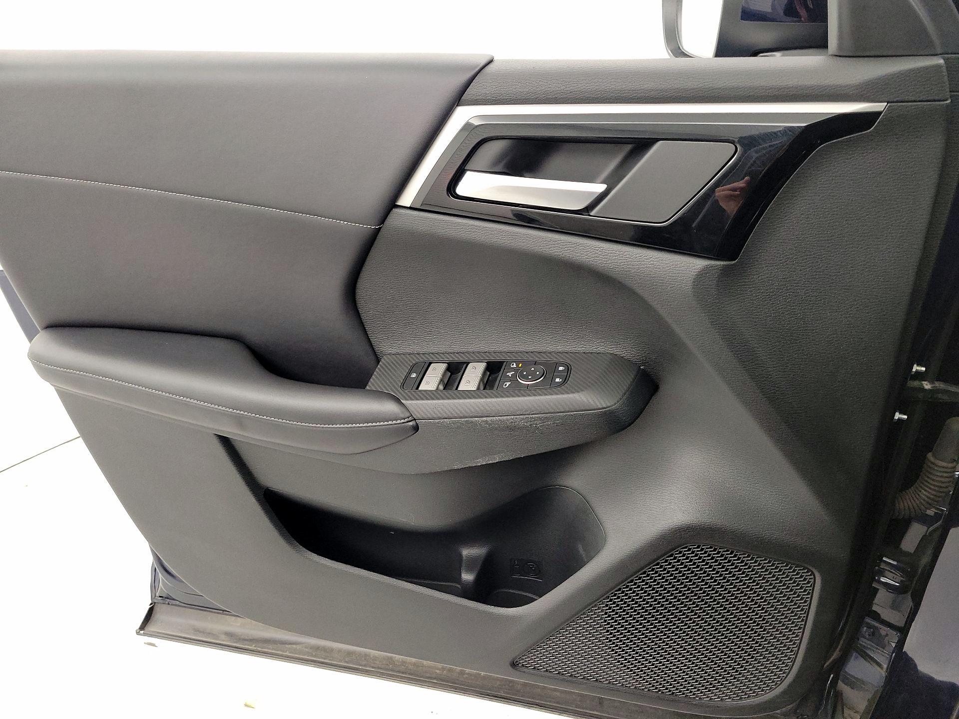 Thumbnail: 2023 Mitsubishi Outlander - 12