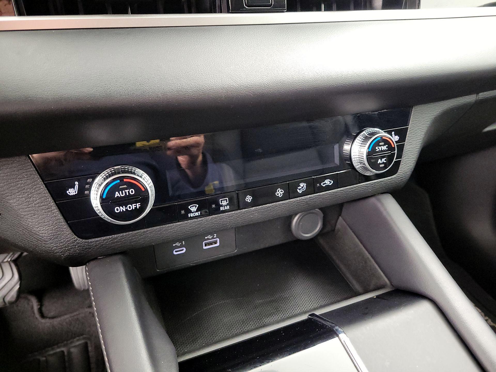 Thumbnail: 2023 Mitsubishi Outlander - 17