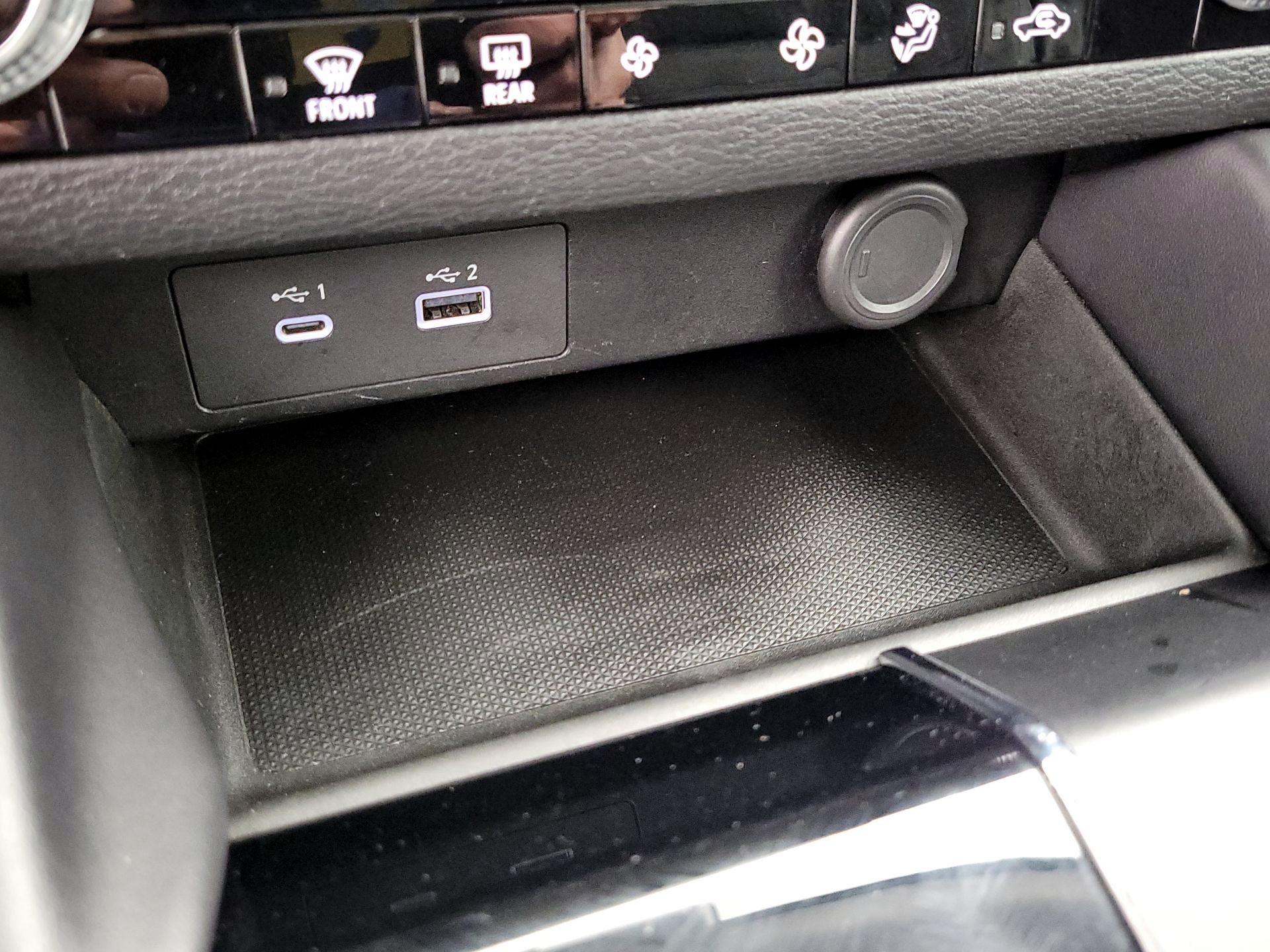 Thumbnail: 2023 Mitsubishi Outlander - 19