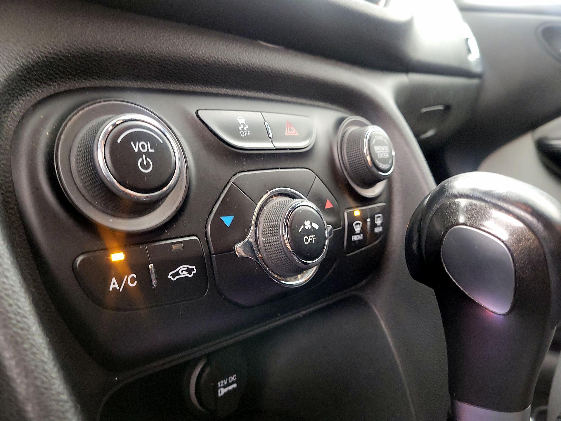 Thumbnail: 2015 Dodge Dart - 17