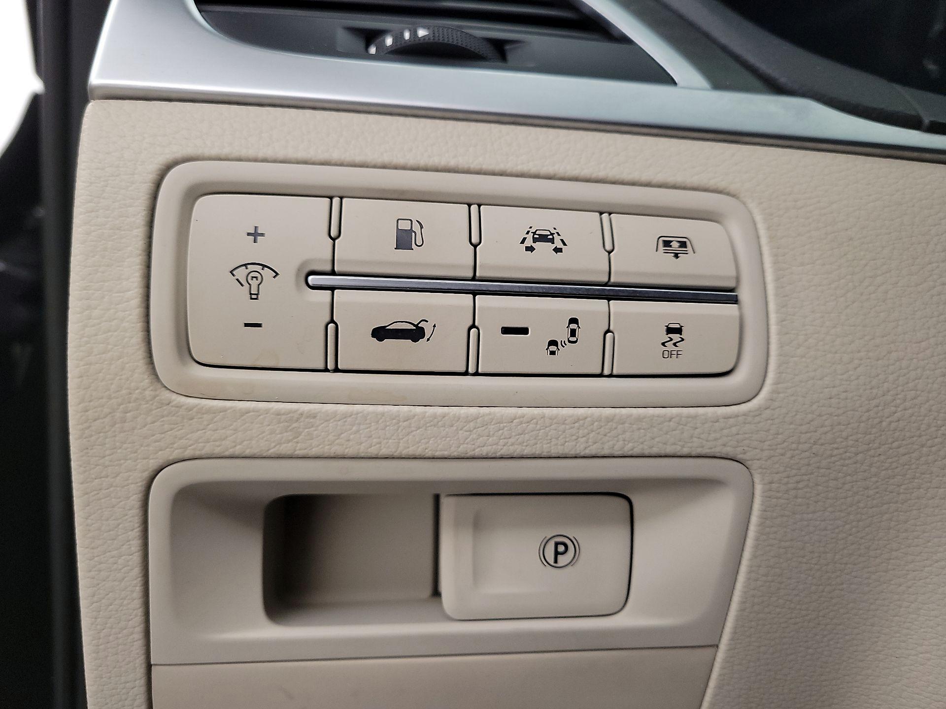 Thumbnail: 2018 Genesis G80 - 13