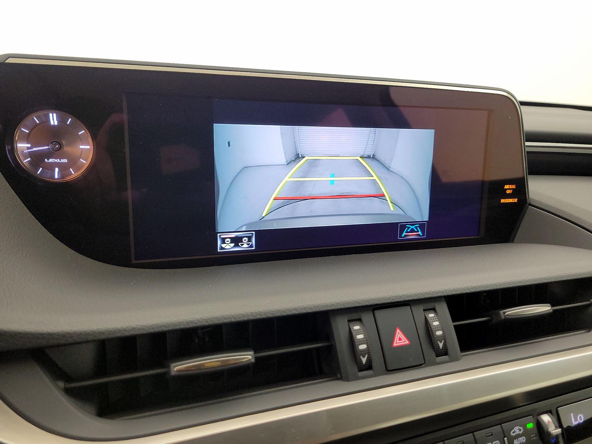 Thumbnail: 2021 Lexus ES - 15