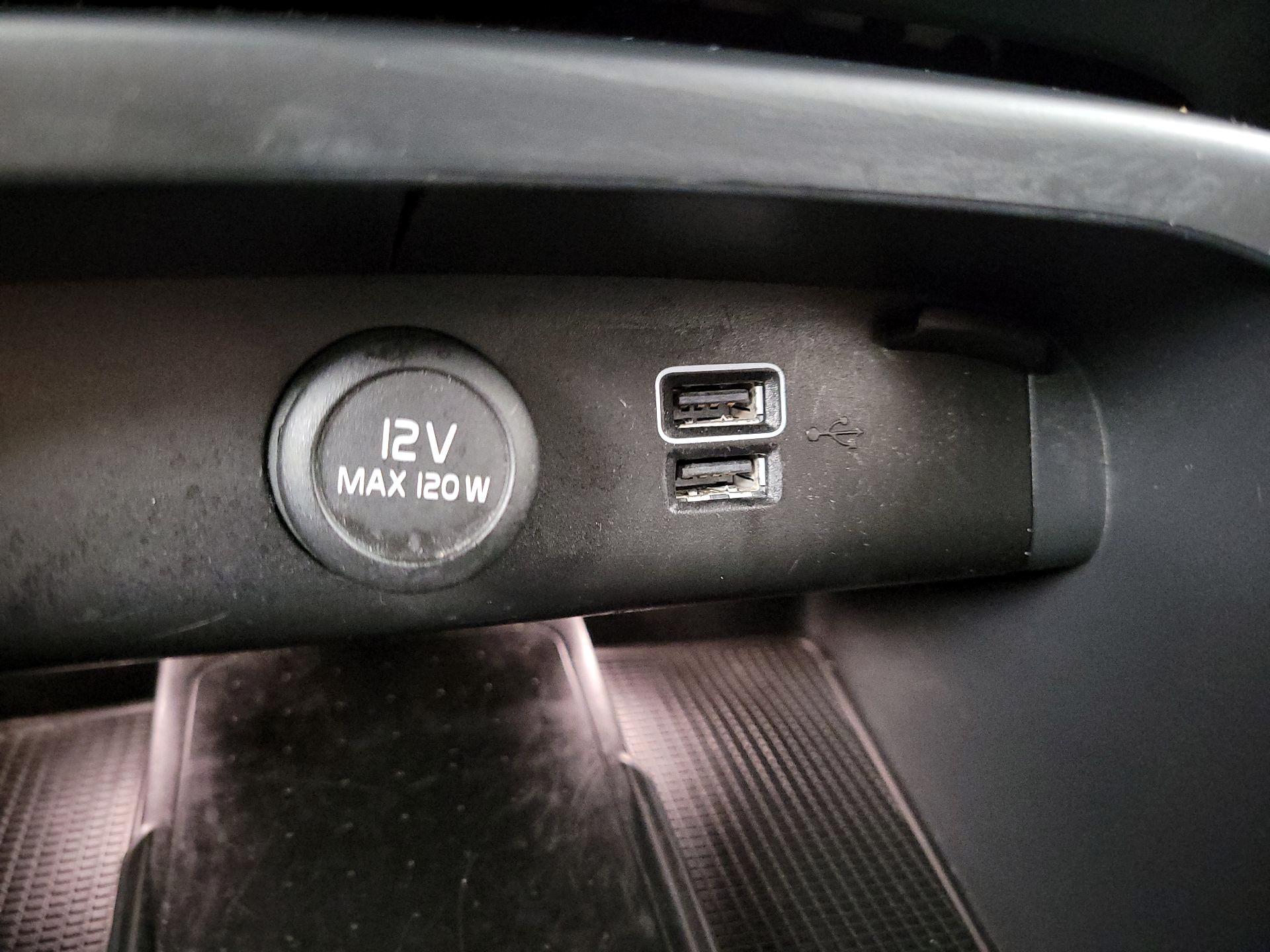 Thumbnail: 2019 Volvo XC40 - 18