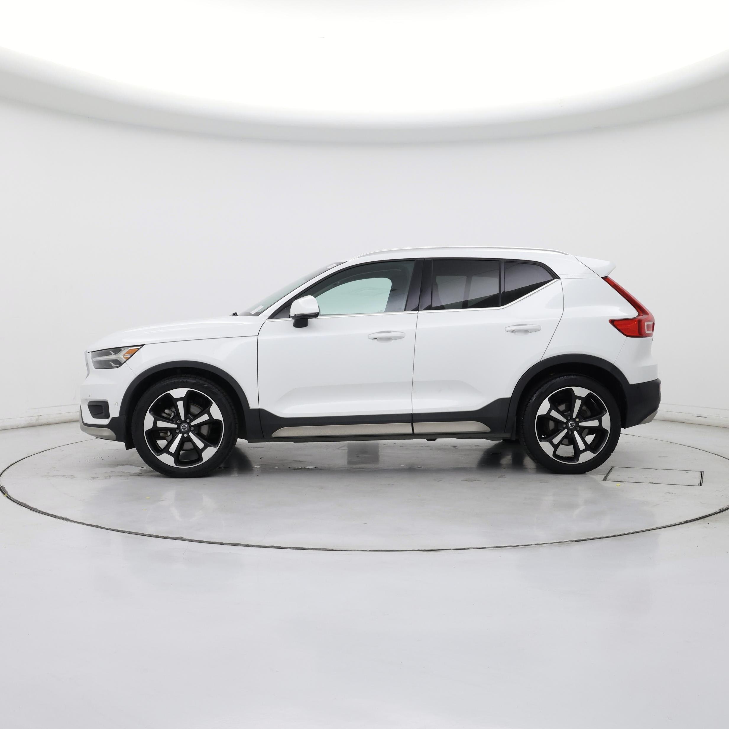 Thumbnail: 2019 Volvo XC40 - 3